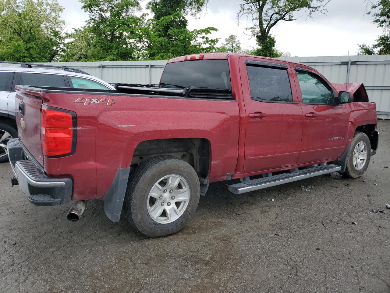 Photo 2 VIN: 3GCUKREC7JG180545 - CHEVROLET SILVERADO 