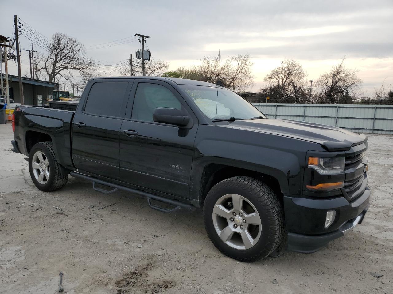 Photo 3 VIN: 3GCUKREC8HG139884 - CHEVROLET SILVERADO 