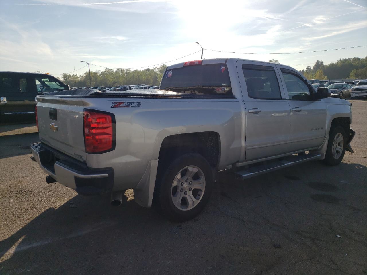 Photo 2 VIN: 3GCUKREC8HG187739 - CHEVROLET SILVERADO 