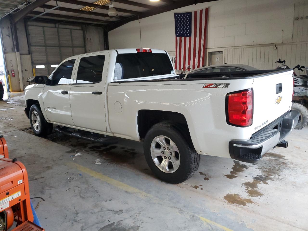 Photo 1 VIN: 3GCUKREC9EG361863 - CHEVROLET SILVERADO 