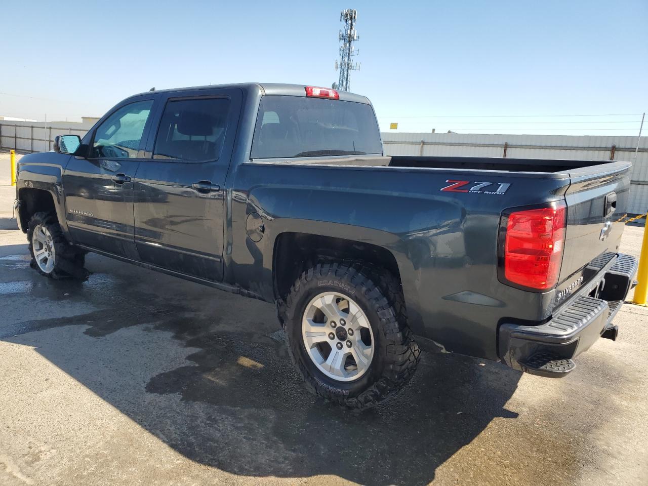 Photo 1 VIN: 3GCUKREC9JG350100 - CHEVROLET SILVERADO 