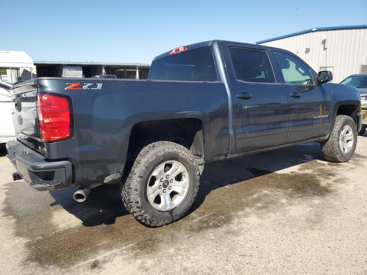 Photo 2 VIN: 3GCUKREC9JG350100 - CHEVROLET SILVERADO 