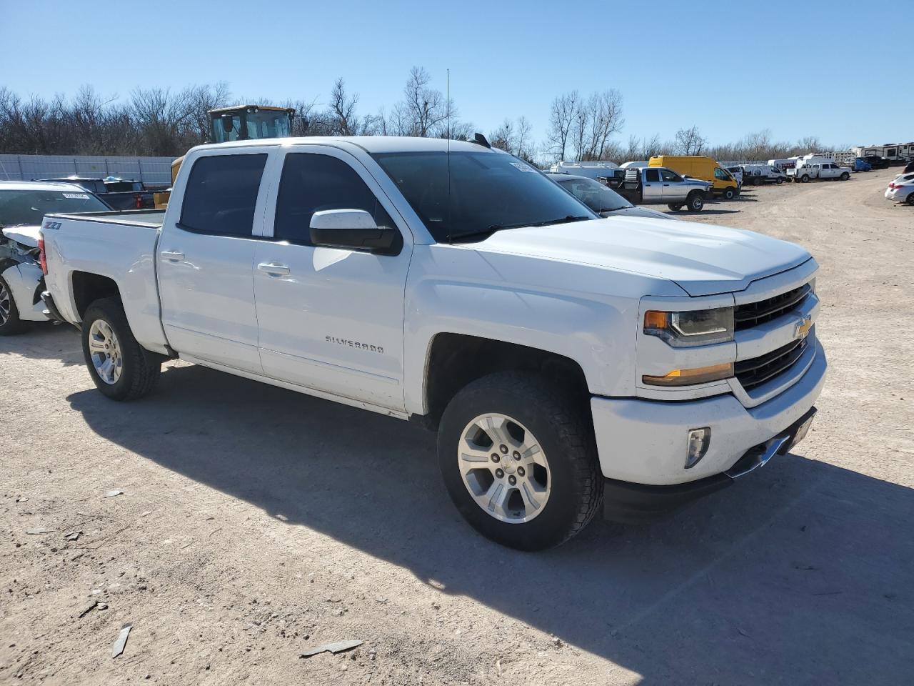 Photo 3 VIN: 3GCUKREC9JG398597 - CHEVROLET SILVERADO 