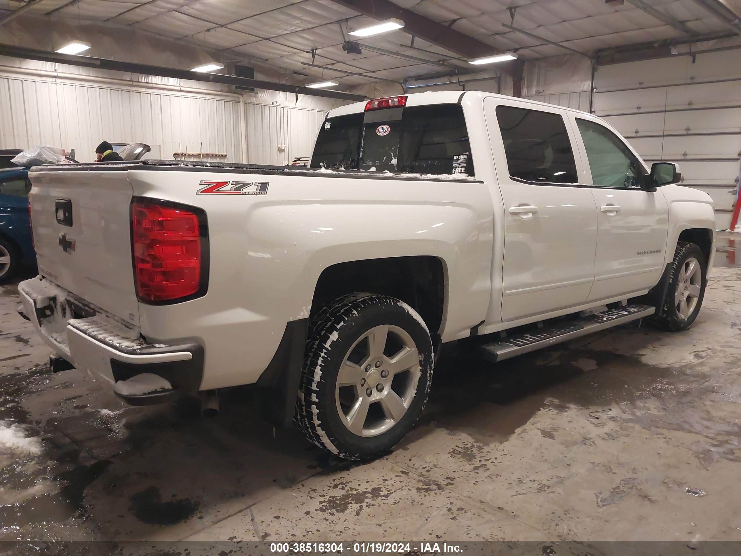 Photo 3 VIN: 3GCUKRECXHG129759 - CHEVROLET SILVERADO 