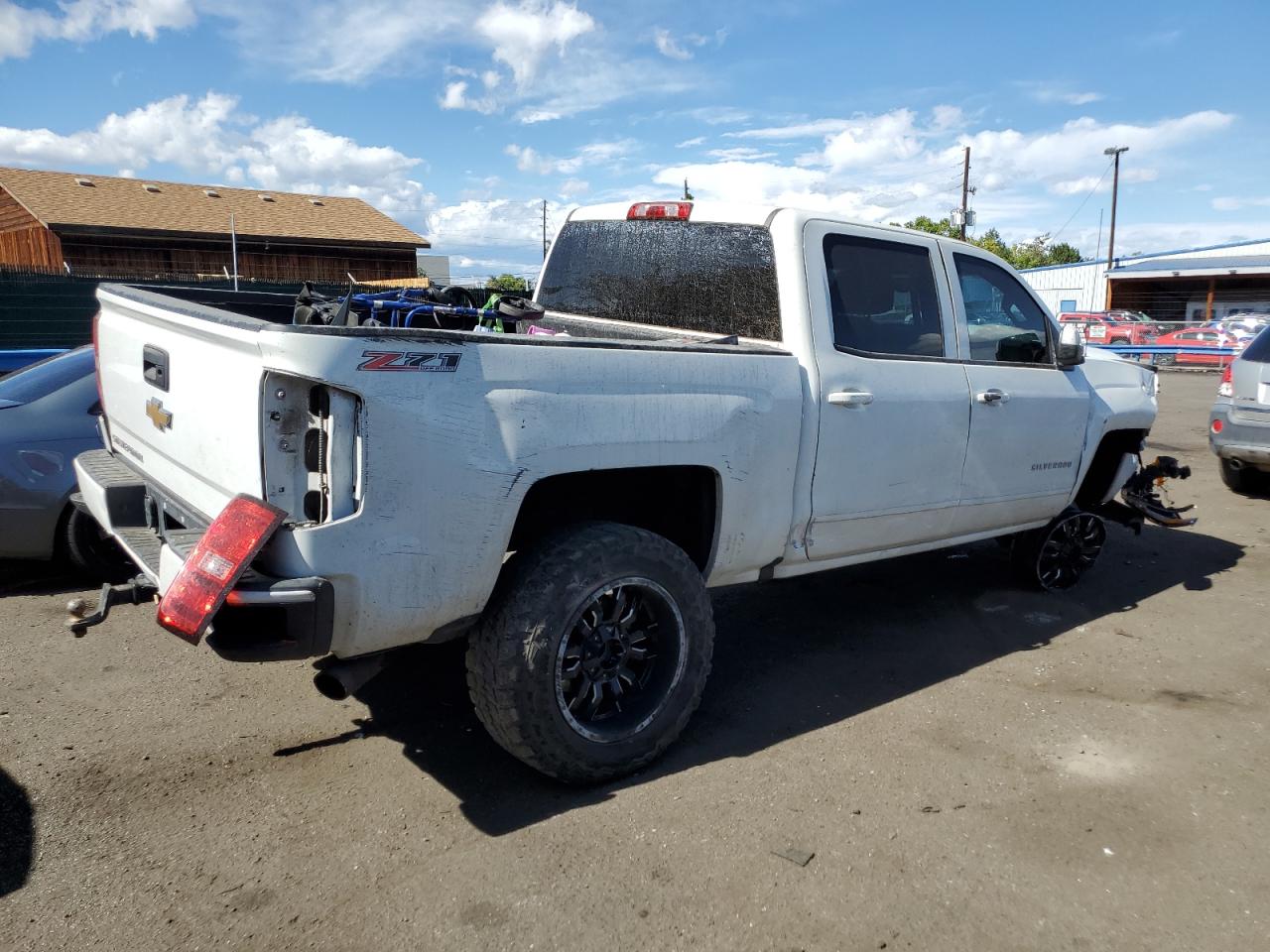 Photo 2 VIN: 3GCUKRECXJG211108 - CHEVROLET SILVERADO 