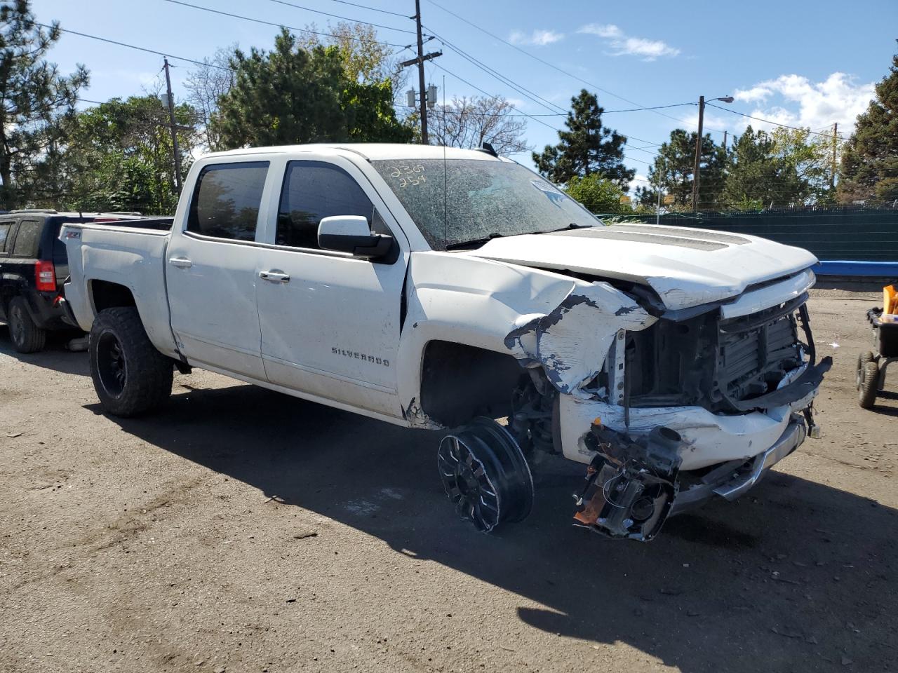 Photo 3 VIN: 3GCUKRECXJG211108 - CHEVROLET SILVERADO 