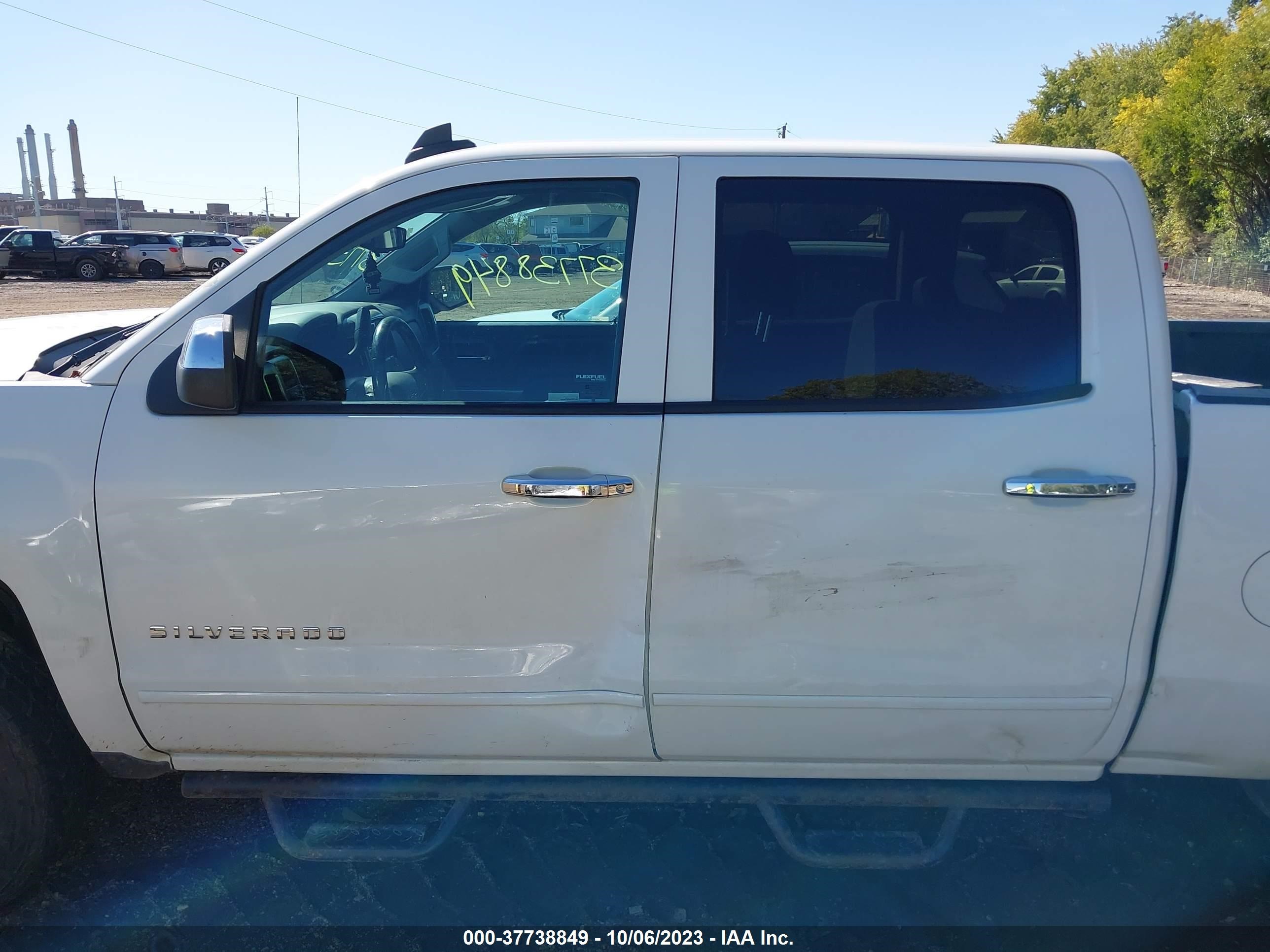 Photo 13 VIN: 3GCUKREH3FG268513 - CHEVROLET SILVERADO 