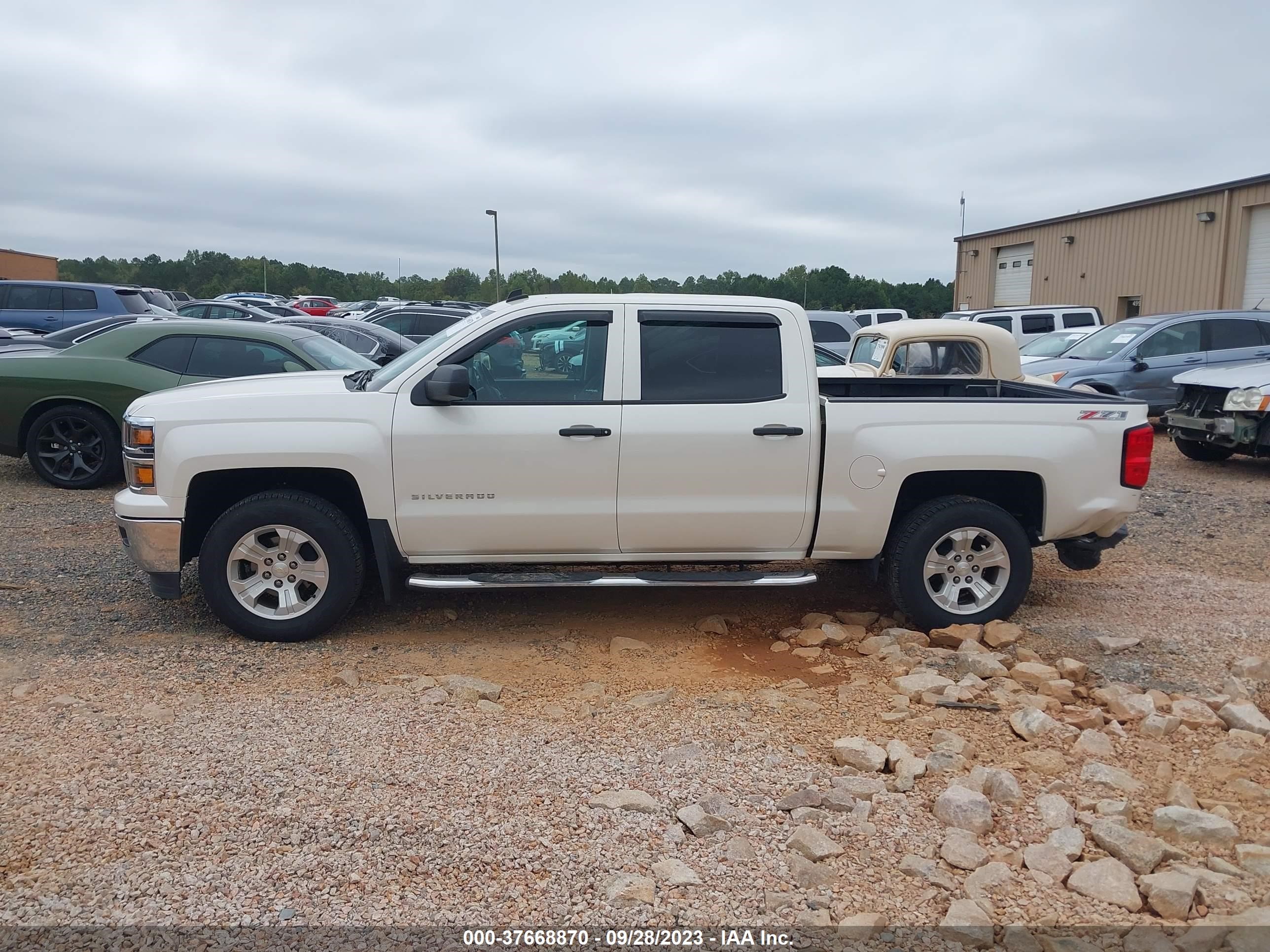 Photo 13 VIN: 3GCUKREH7EG423918 - CHEVROLET SILVERADO 