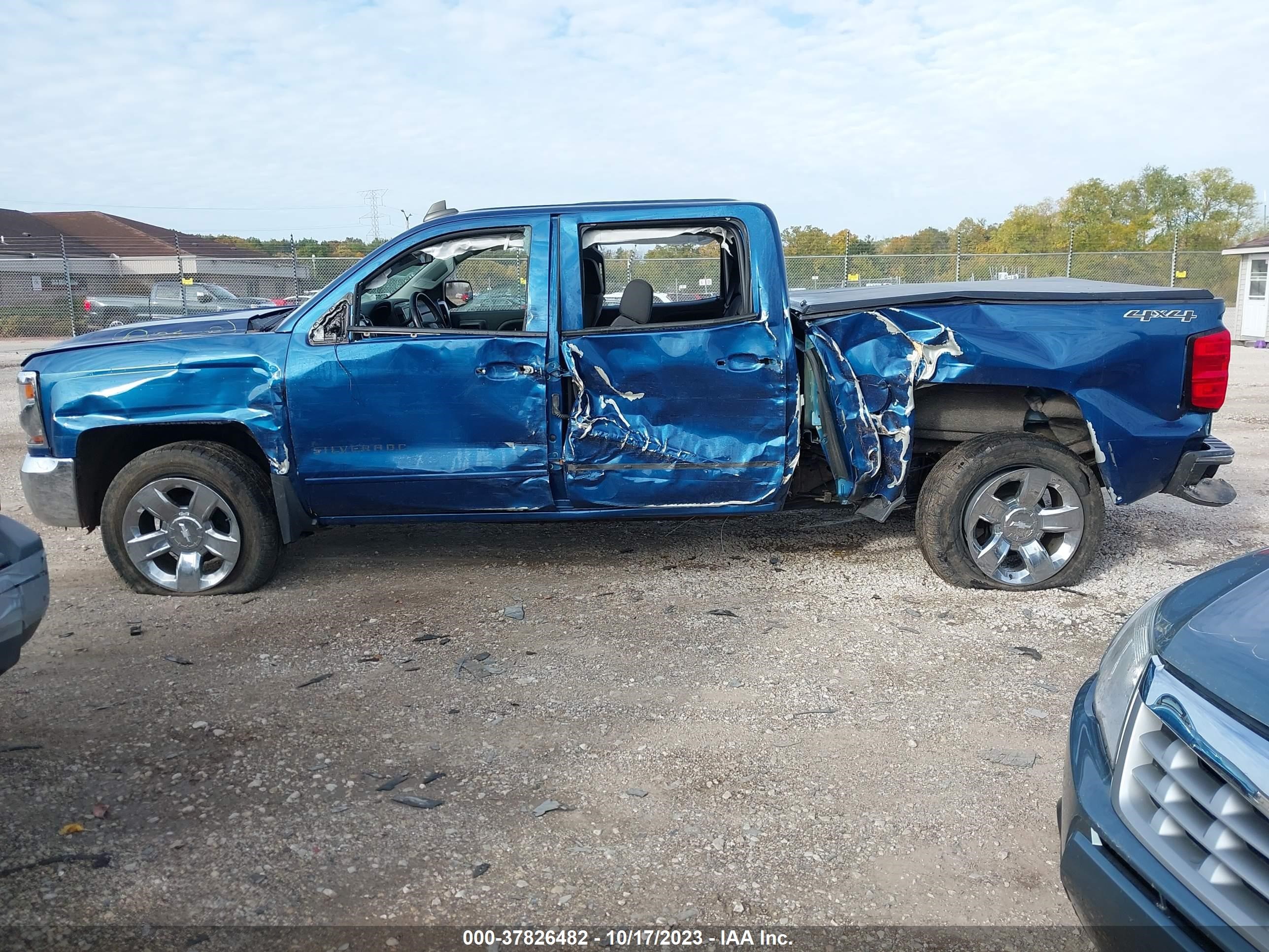 Photo 13 VIN: 3GCUKRER9JG406198 - CHEVROLET SILVERADO 