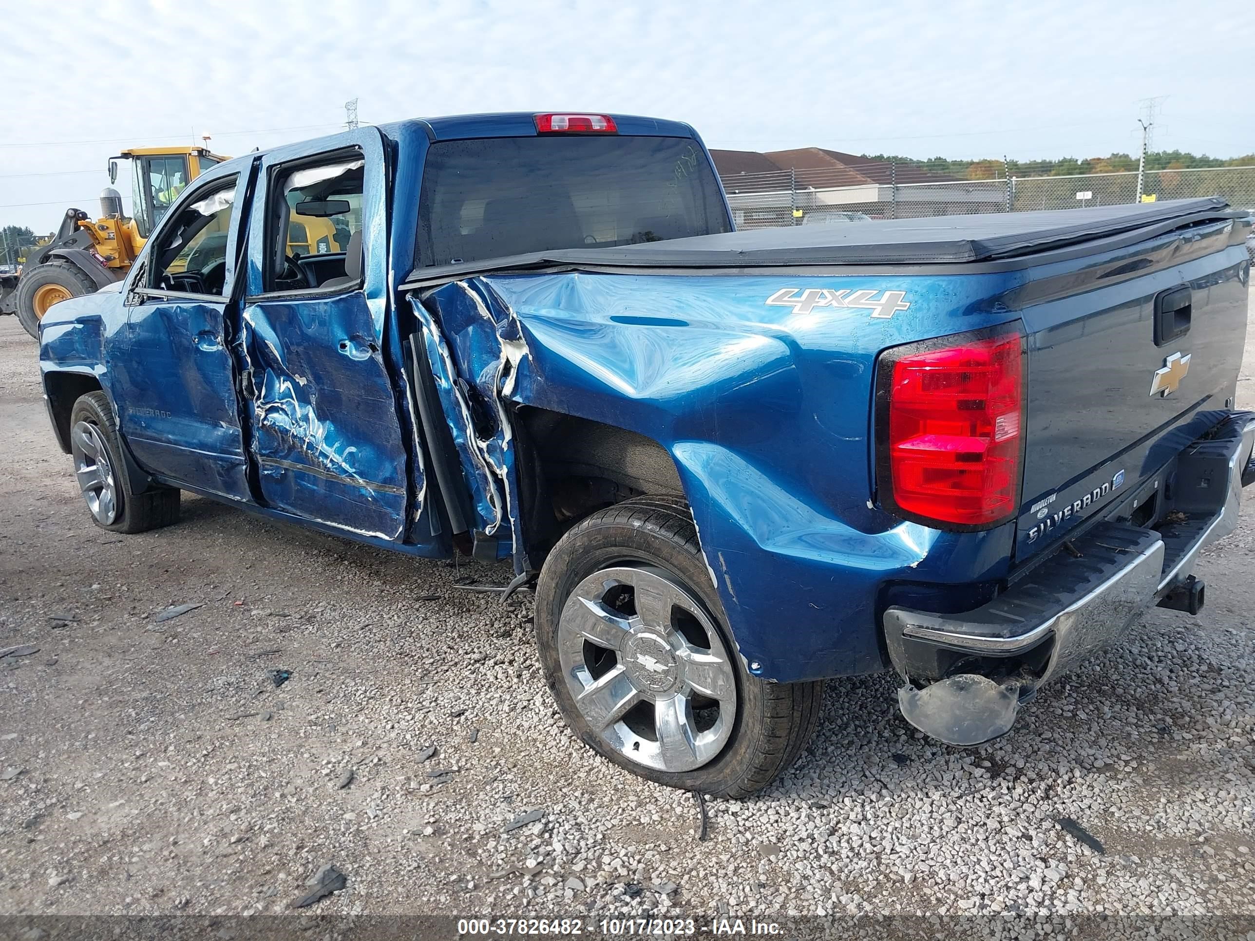 Photo 2 VIN: 3GCUKRER9JG406198 - CHEVROLET SILVERADO 