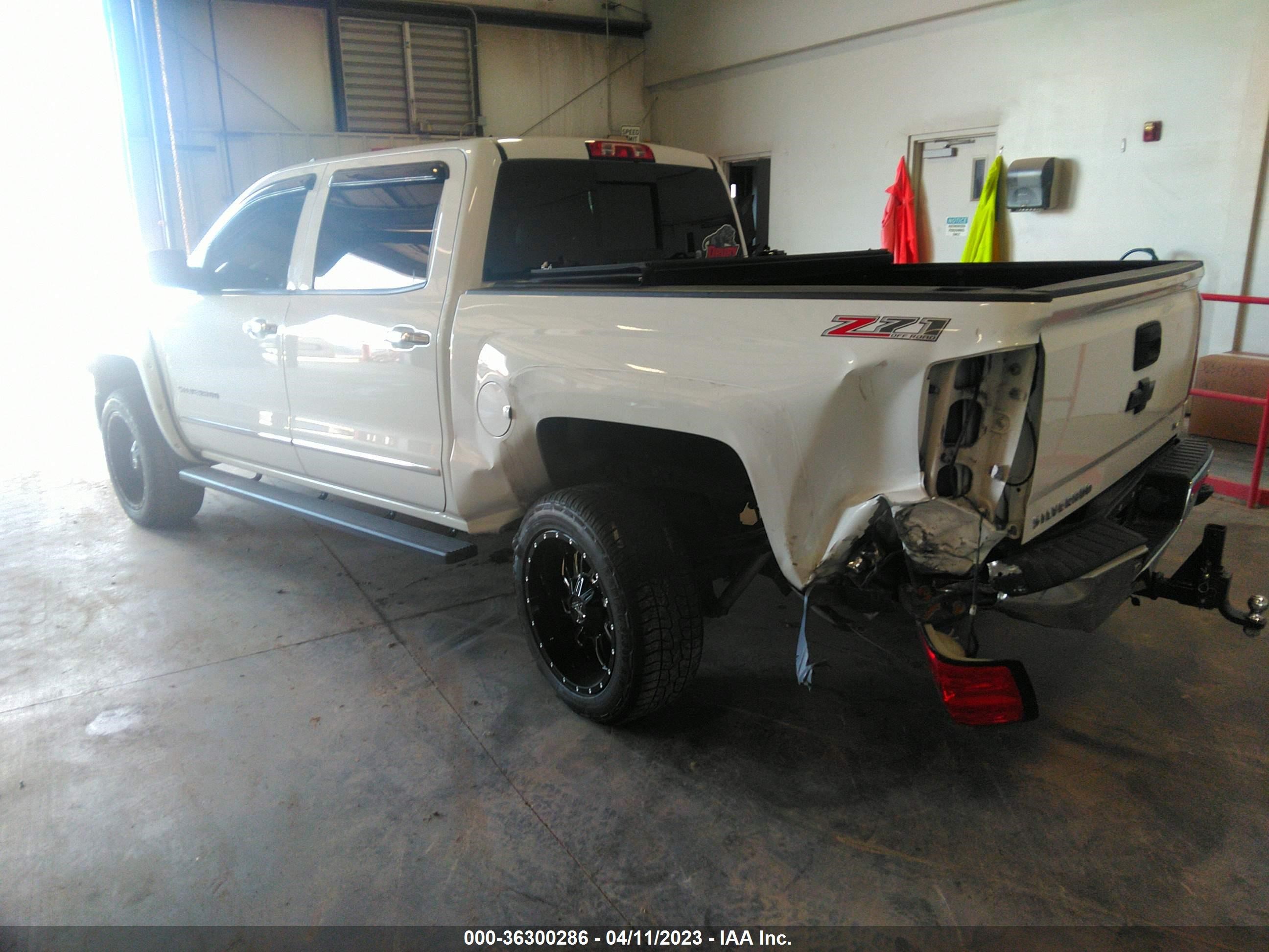 Photo 2 VIN: 3GCUKSEC0EG542549 - CHEVROLET SILVERADO 