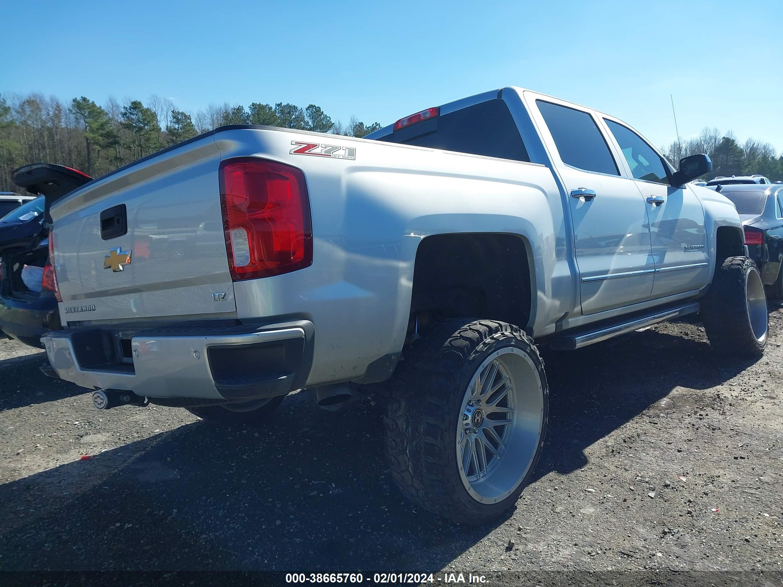 Photo 3 VIN: 3GCUKSEC0HG319805 - CHEVROLET SILVERADO 