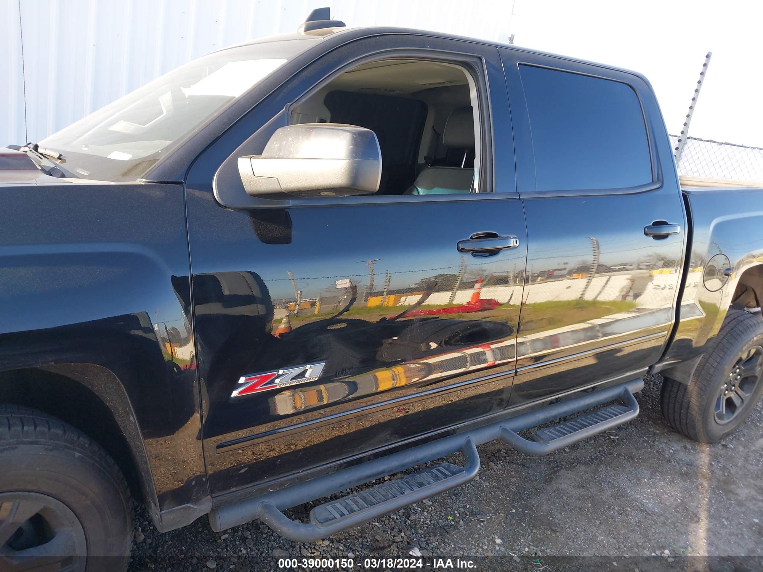 Photo 14 VIN: 3GCUKSEC0JG142923 - CHEVROLET SILVERADO 