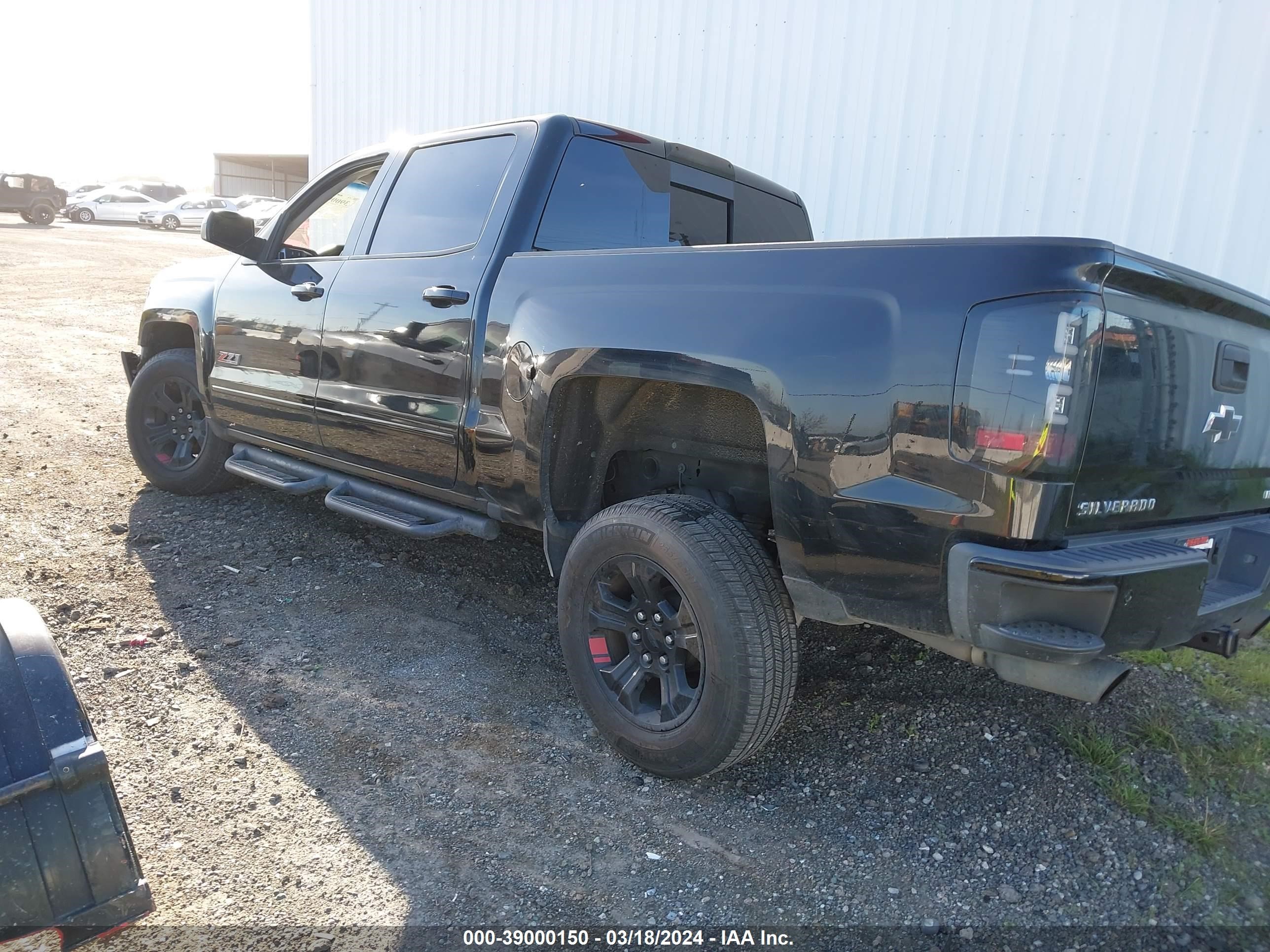 Photo 2 VIN: 3GCUKSEC0JG142923 - CHEVROLET SILVERADO 