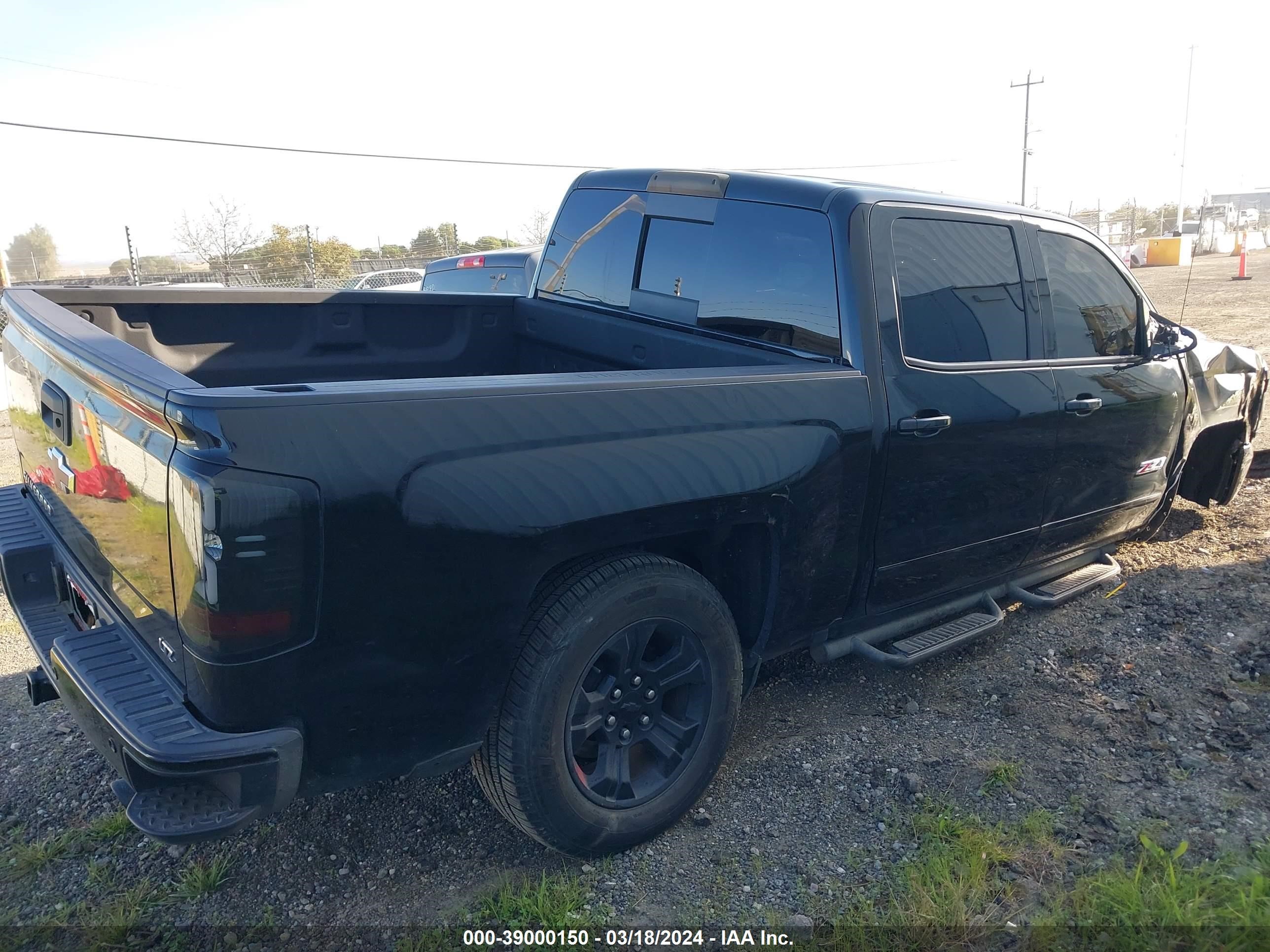 Photo 3 VIN: 3GCUKSEC0JG142923 - CHEVROLET SILVERADO 