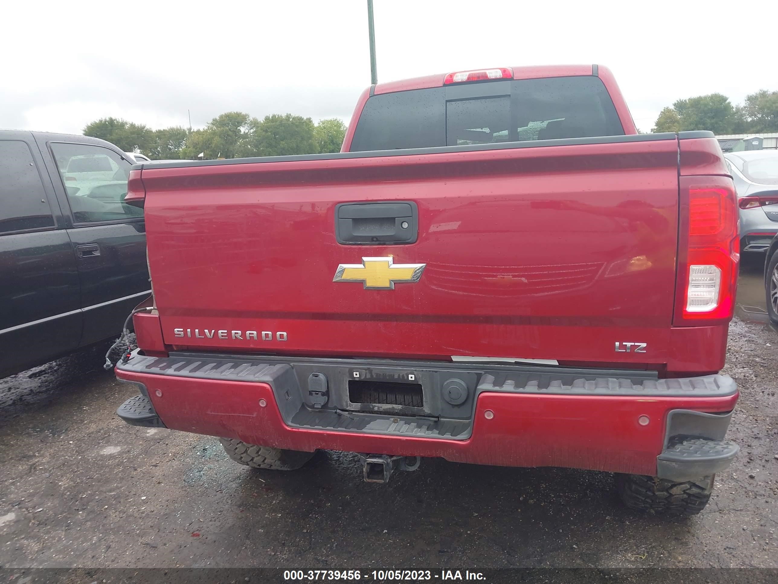 Photo 14 VIN: 3GCUKSEC0JG411597 - CHEVROLET SILVERADO 1500 