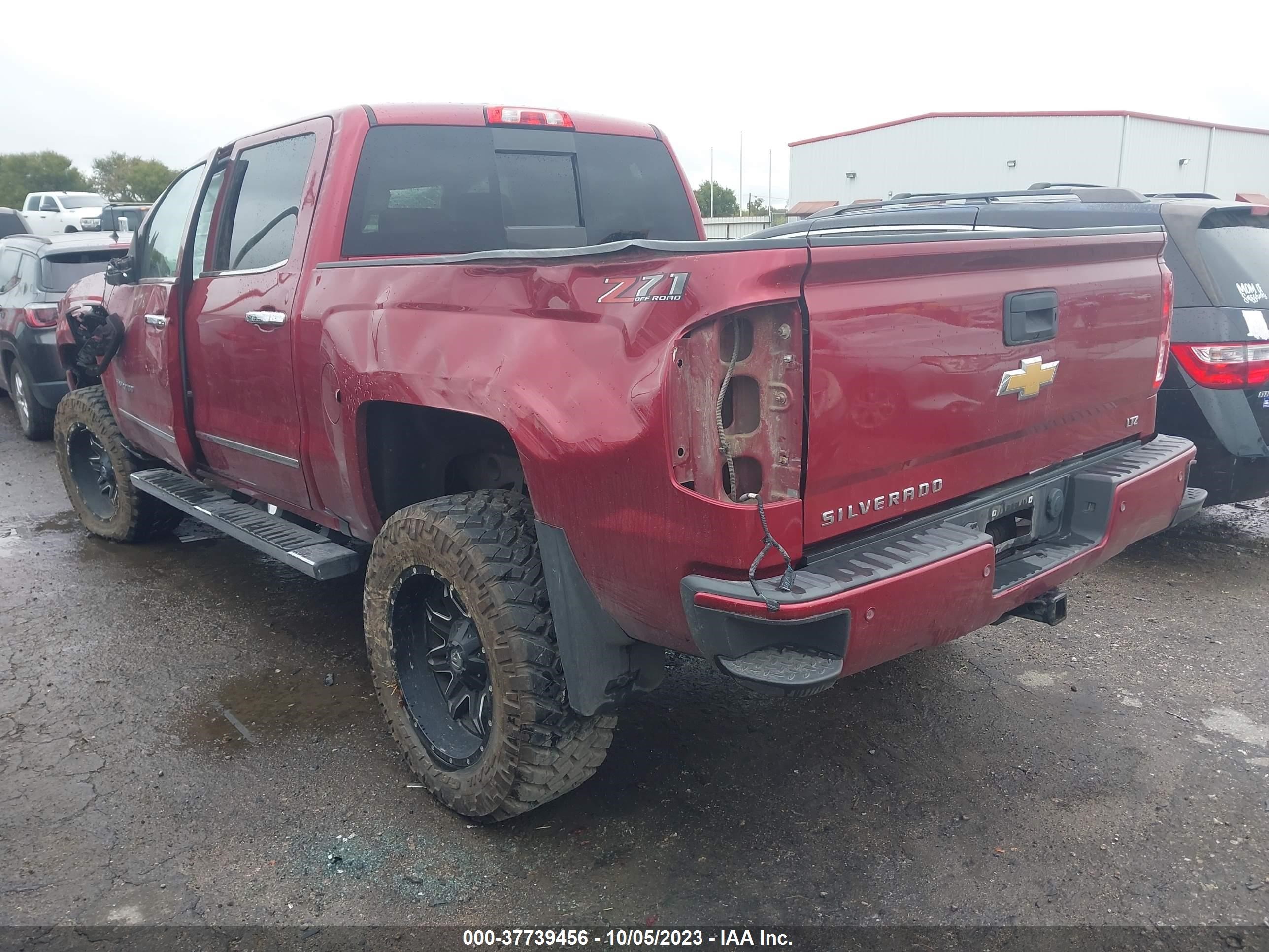 Photo 2 VIN: 3GCUKSEC0JG411597 - CHEVROLET SILVERADO 1500 