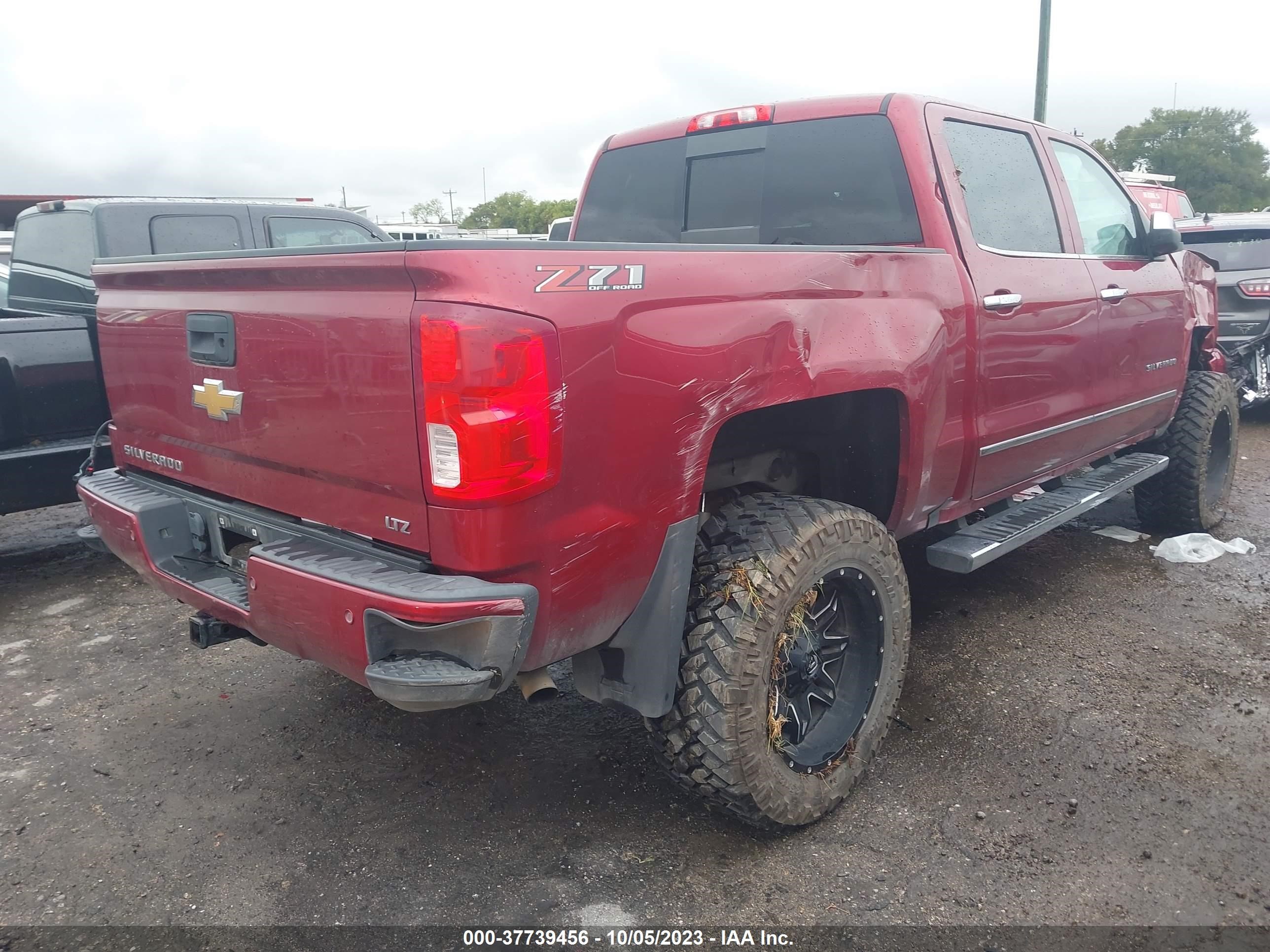 Photo 3 VIN: 3GCUKSEC0JG411597 - CHEVROLET SILVERADO 1500 