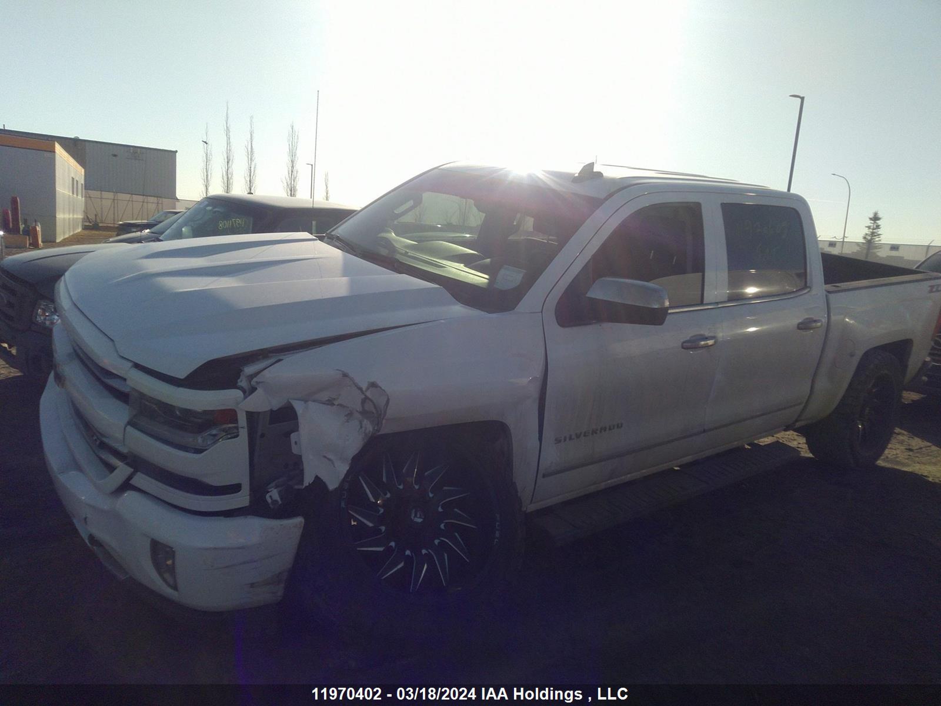 Photo 1 VIN: 3GCUKSEC1JG352477 - CHEVROLET SILVERADO 