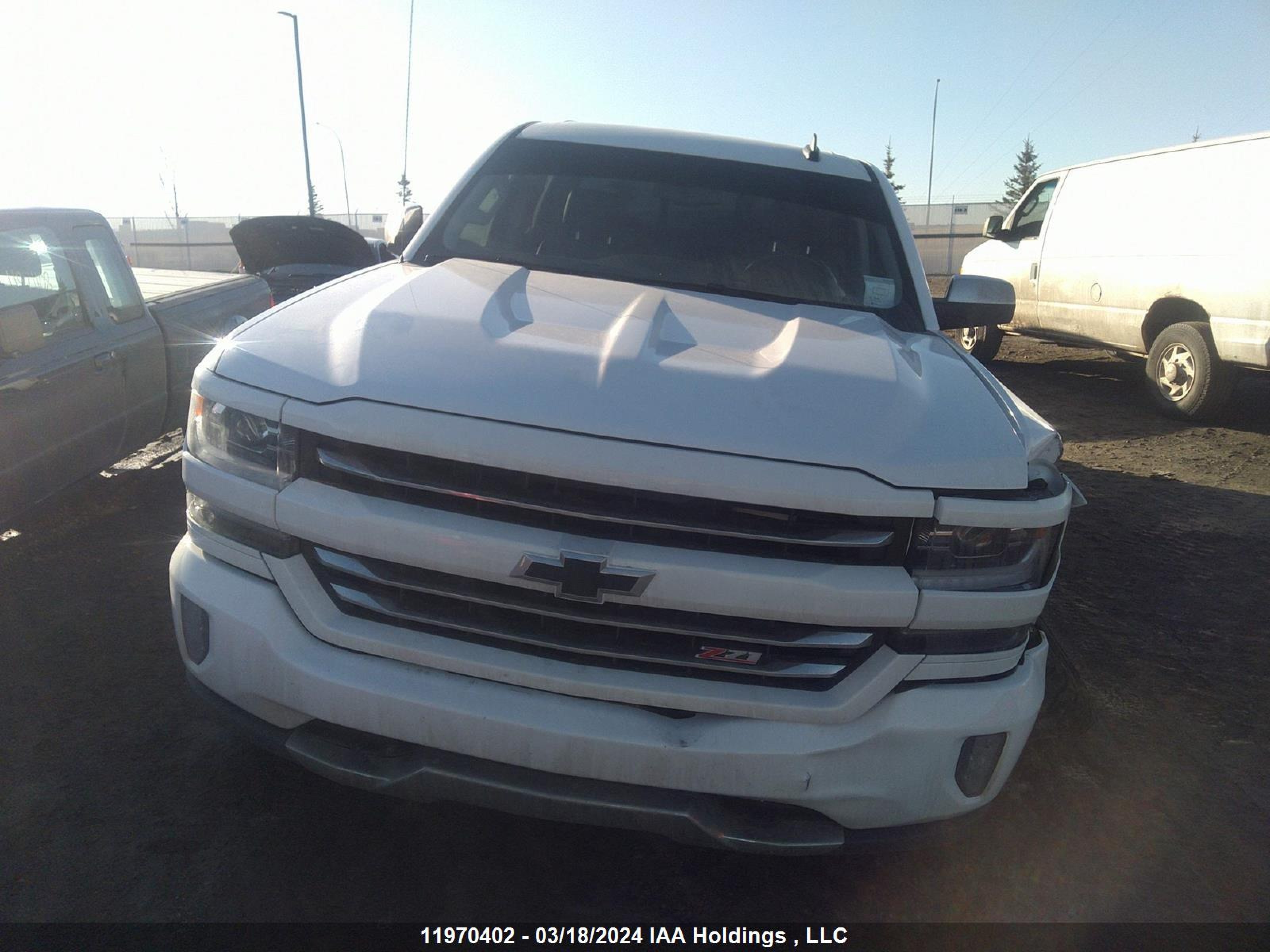 Photo 11 VIN: 3GCUKSEC1JG352477 - CHEVROLET SILVERADO 