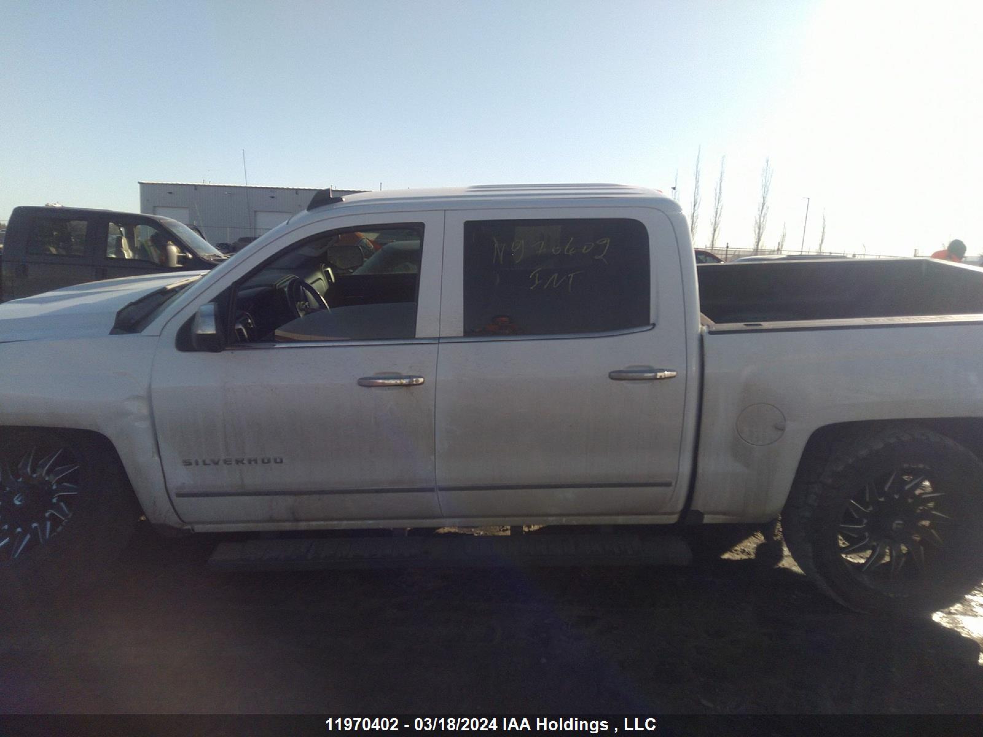 Photo 13 VIN: 3GCUKSEC1JG352477 - CHEVROLET SILVERADO 