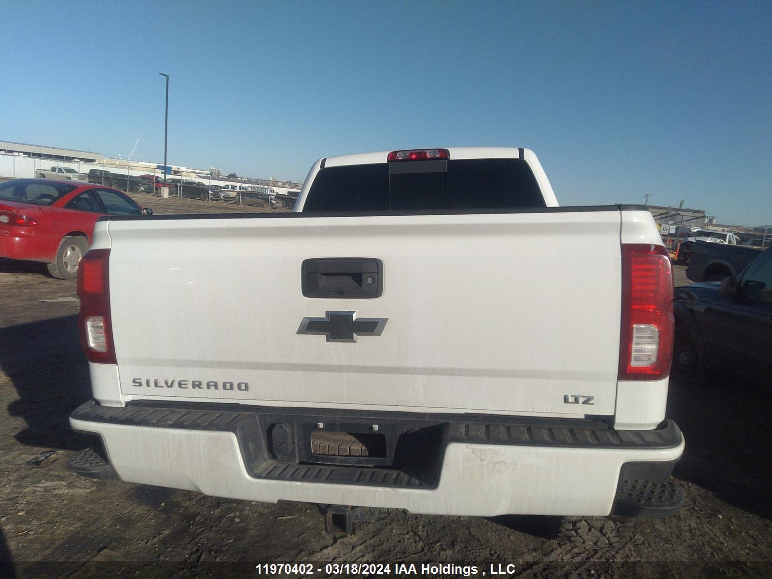 Photo 15 VIN: 3GCUKSEC1JG352477 - CHEVROLET SILVERADO 