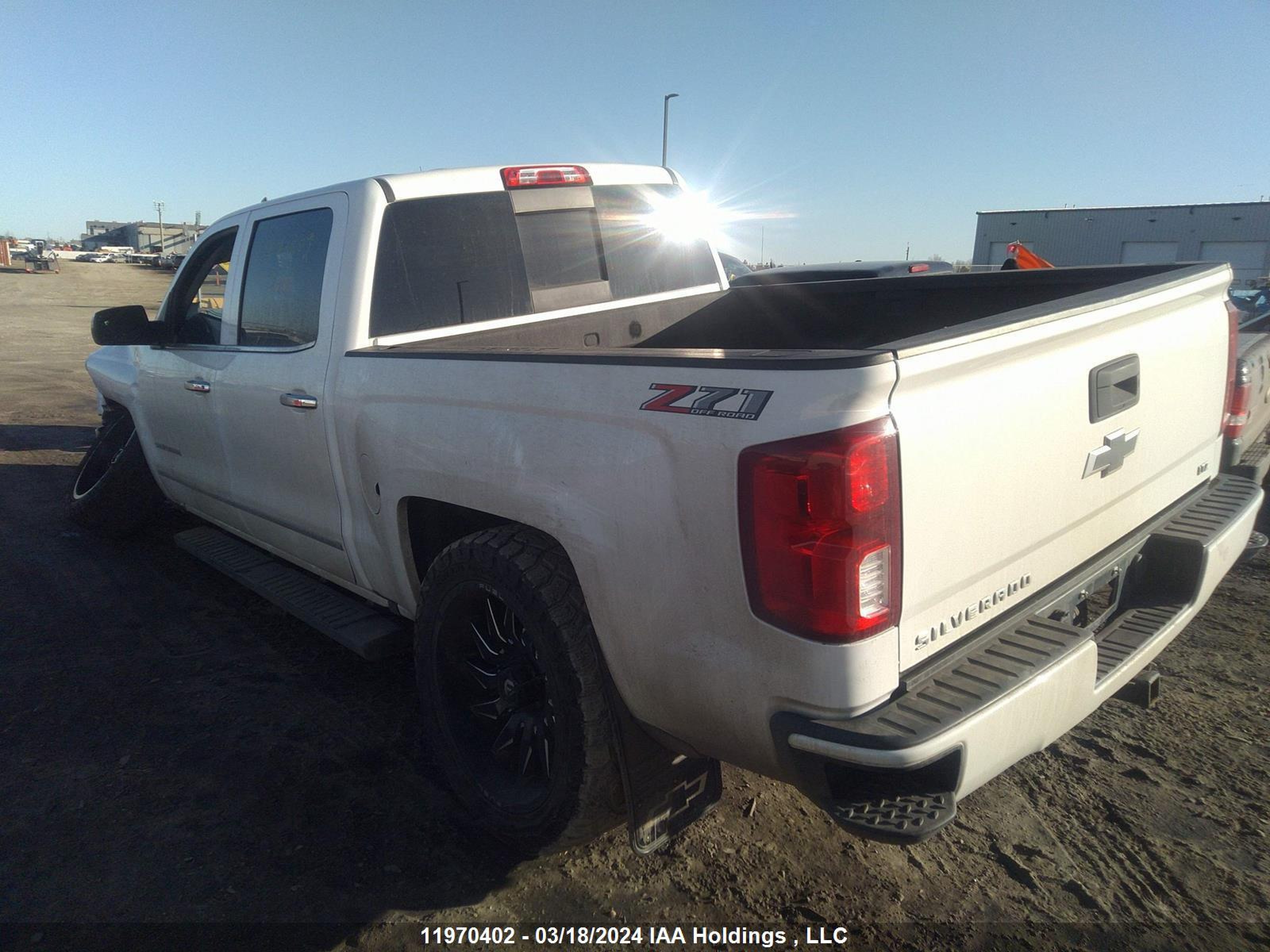 Photo 2 VIN: 3GCUKSEC1JG352477 - CHEVROLET SILVERADO 