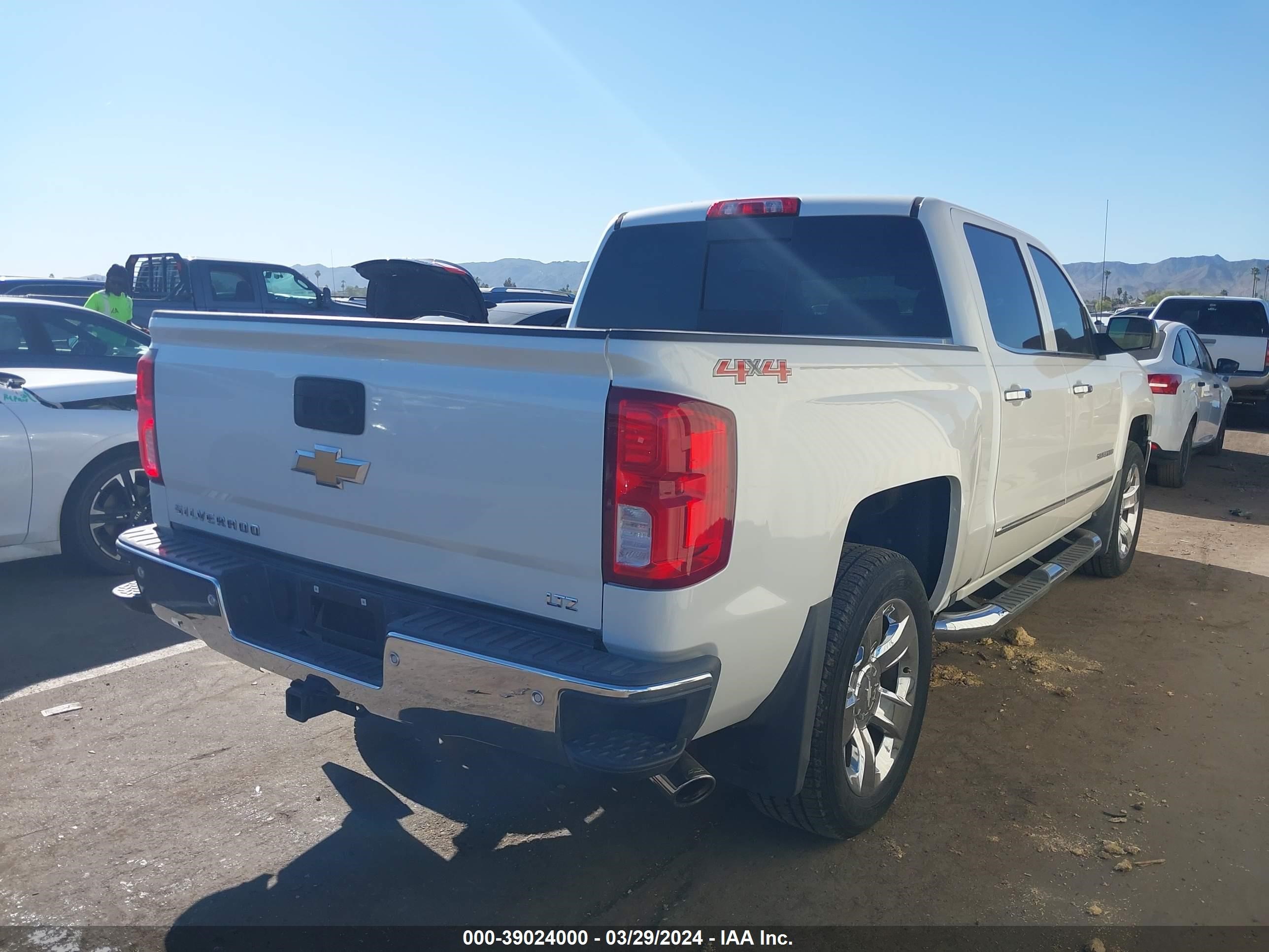 Photo 3 VIN: 3GCUKSEC2HG346715 - CHEVROLET SILVERADO 