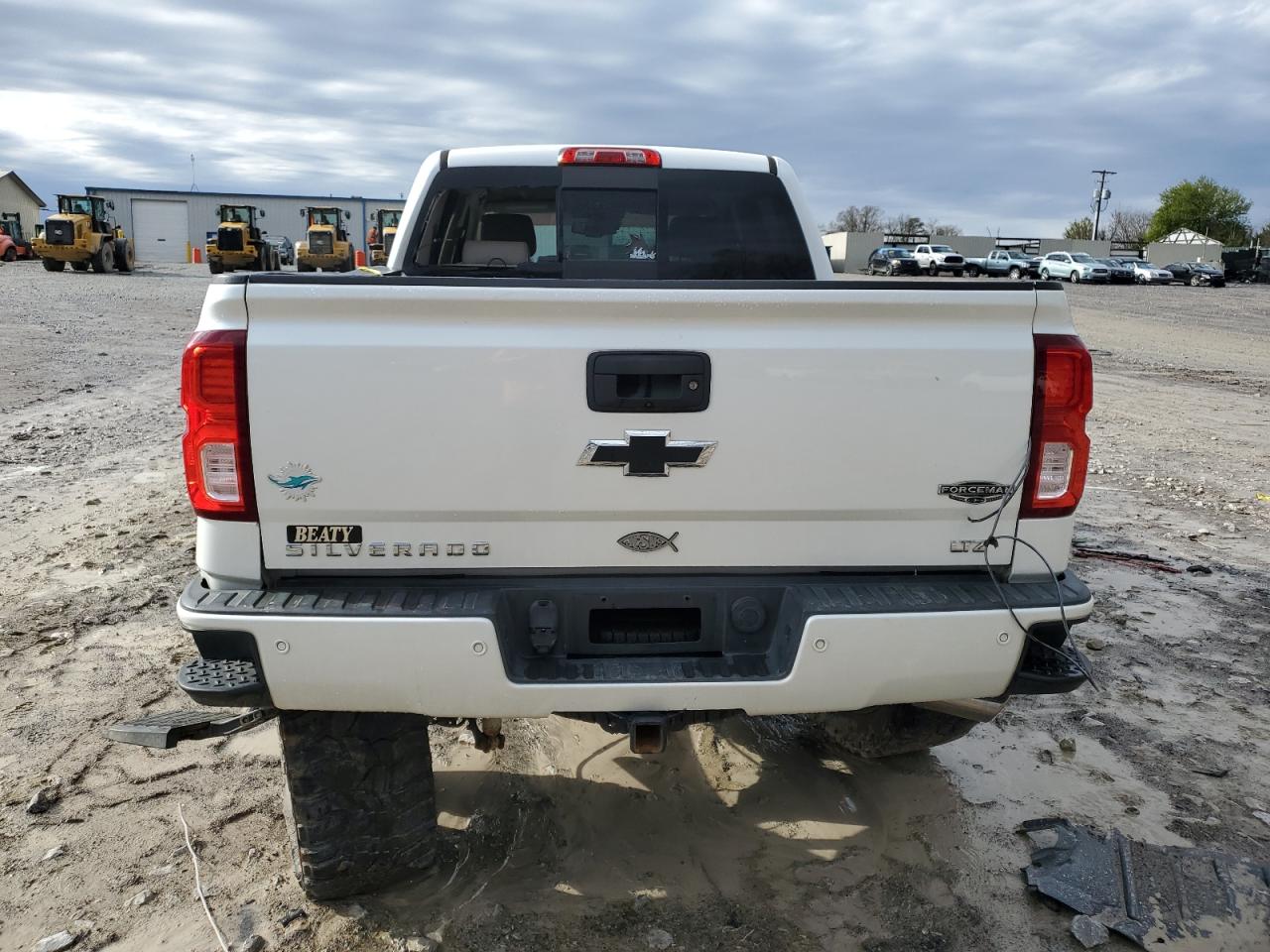 Photo 5 VIN: 3GCUKSEC2JG112774 - CHEVROLET SILVERADO 