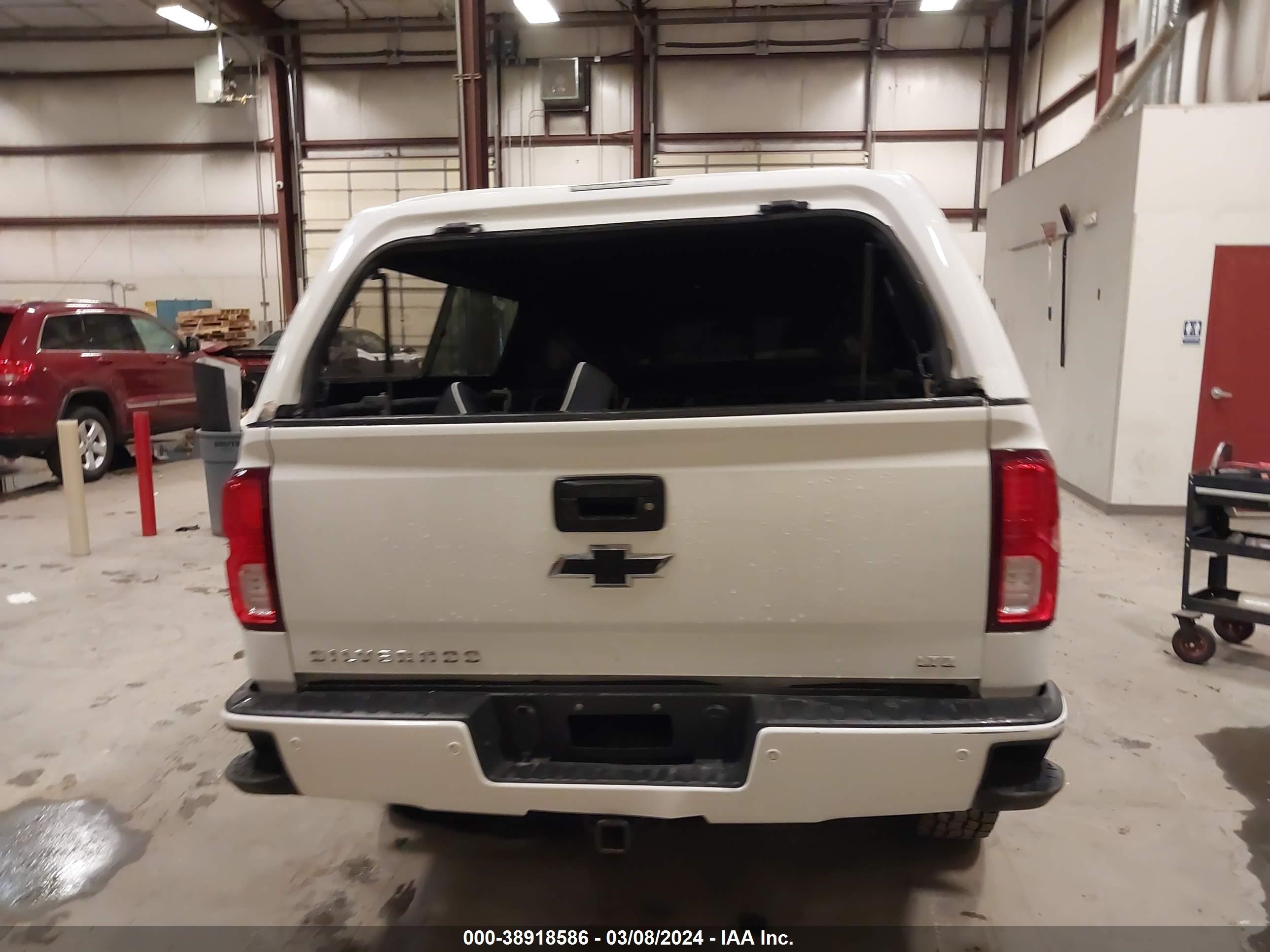 Photo 15 VIN: 3GCUKSEC2JG431060 - CHEVROLET SILVERADO 