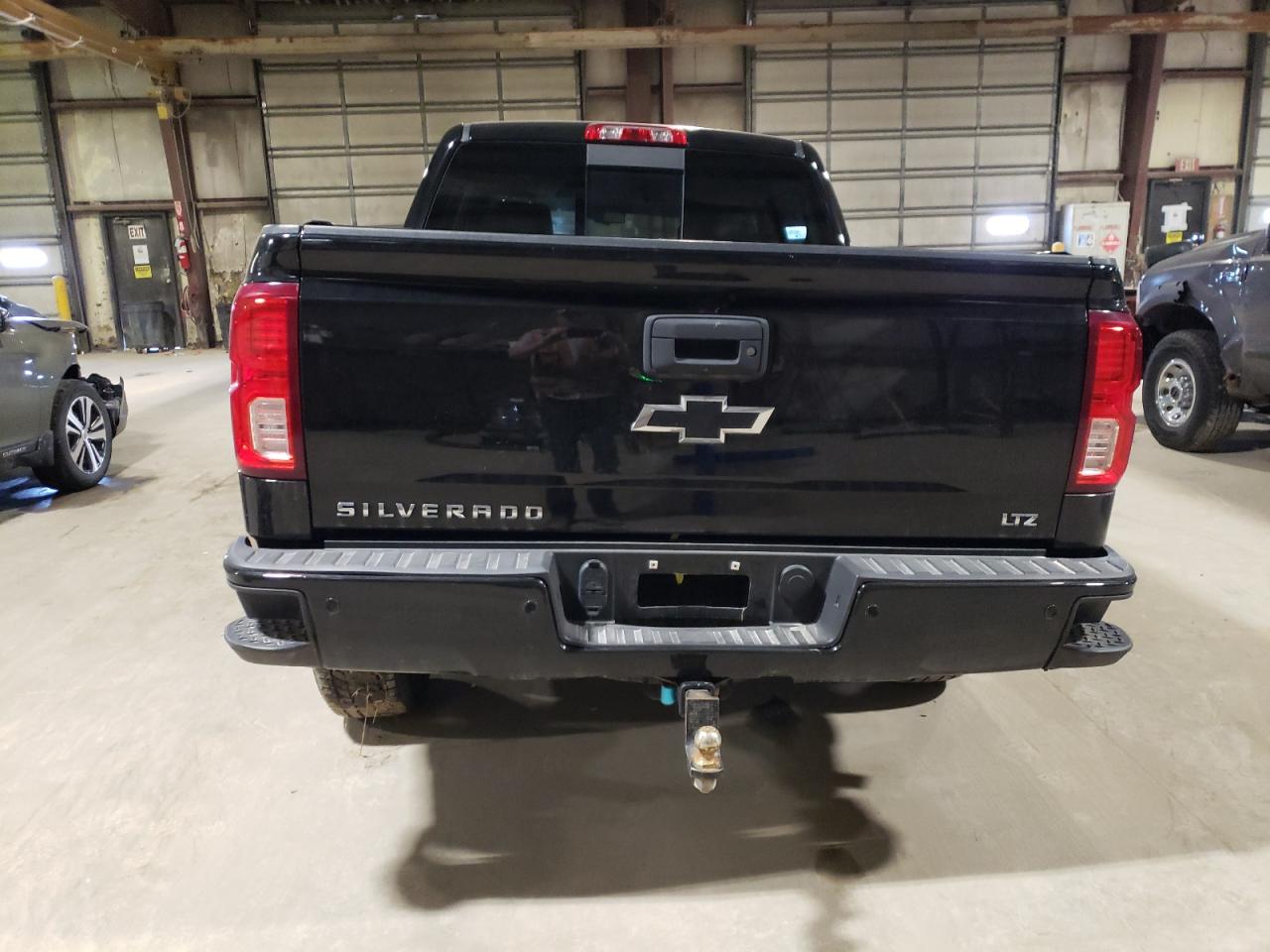 Photo 5 VIN: 3GCUKSEC3JG385237 - CHEVROLET SILVERADO 