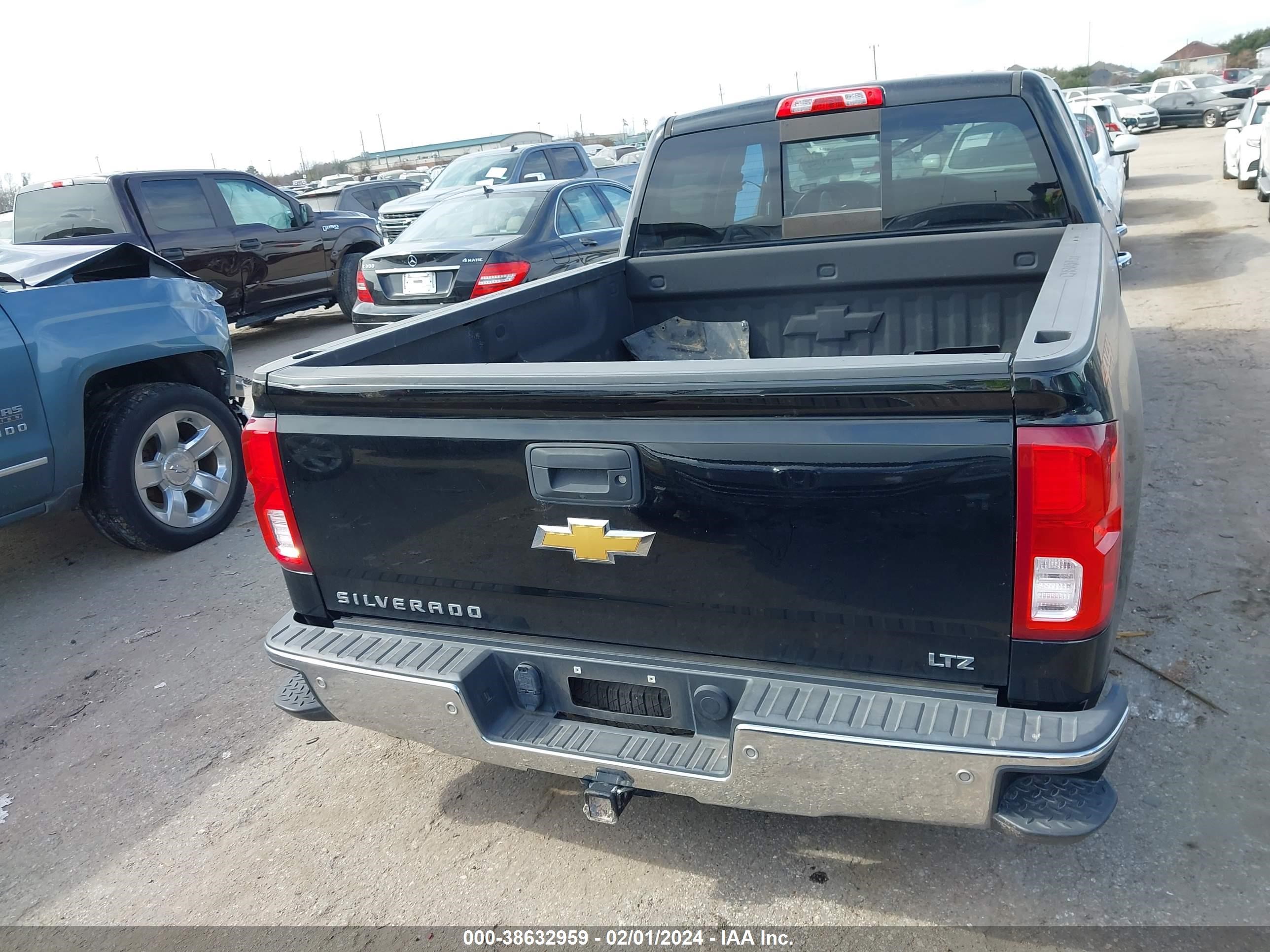 Photo 14 VIN: 3GCUKSEC4JG326388 - CHEVROLET SILVERADO 