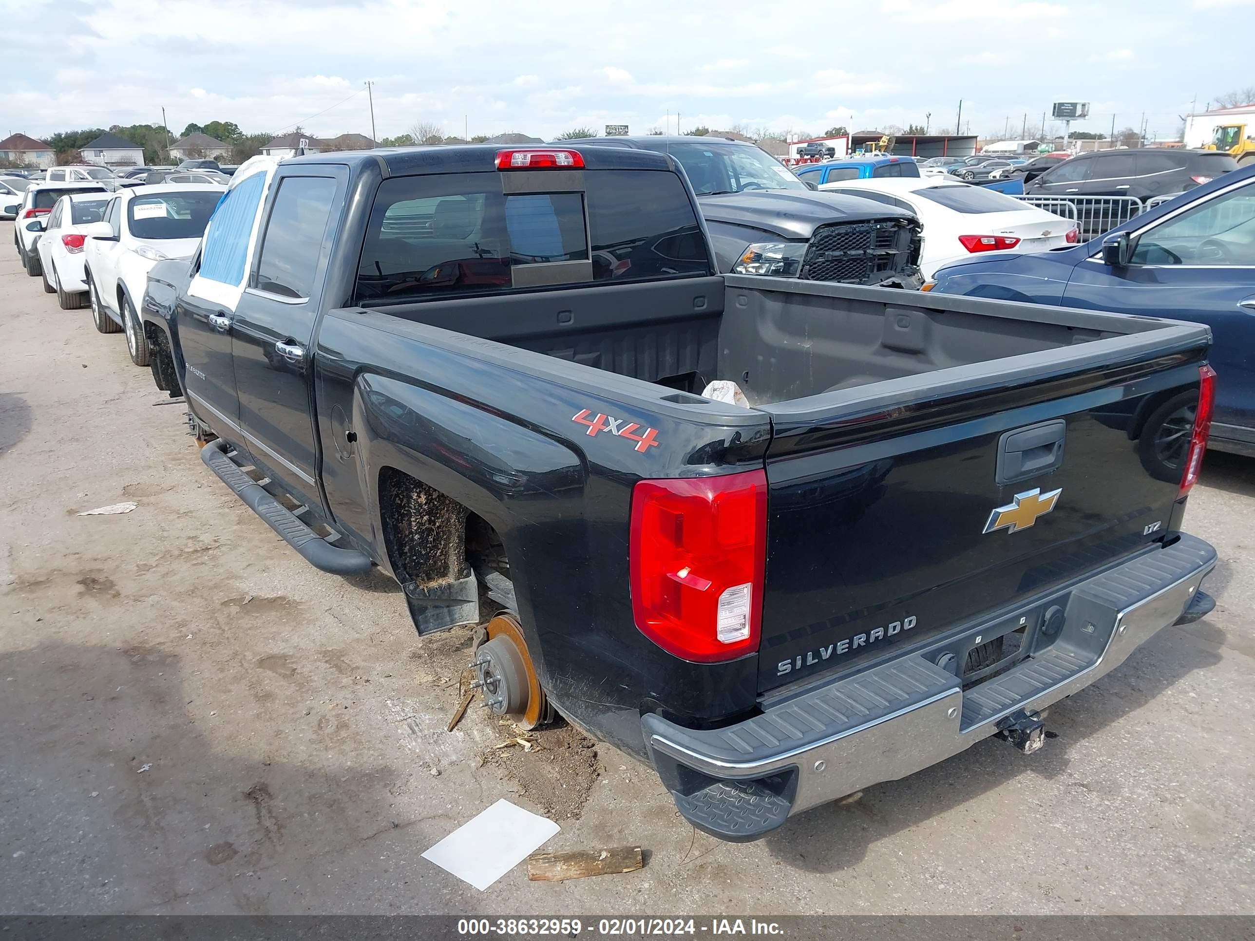 Photo 2 VIN: 3GCUKSEC4JG326388 - CHEVROLET SILVERADO 