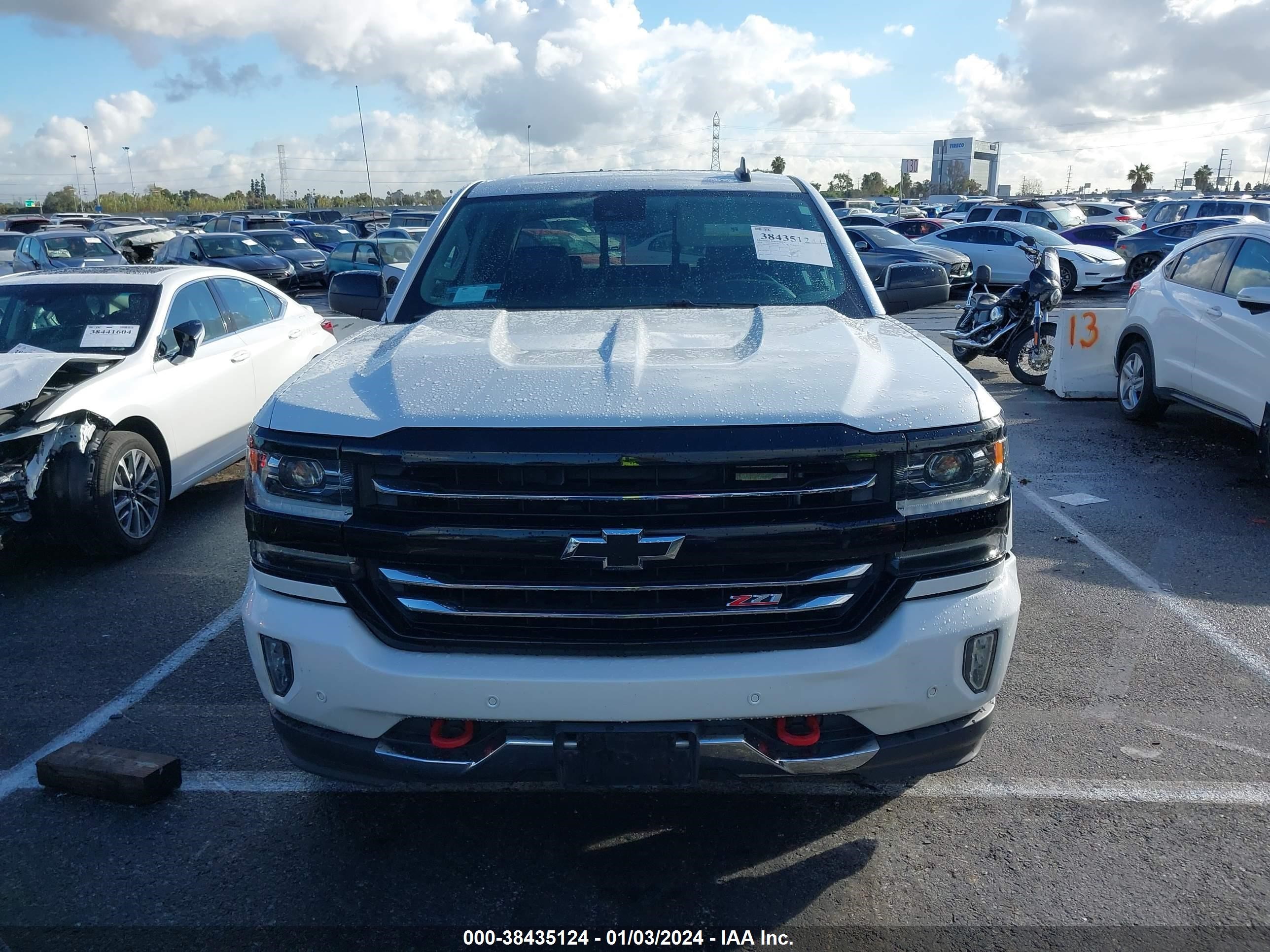 Photo 11 VIN: 3GCUKSEC5JG215249 - CHEVROLET SILVERADO 