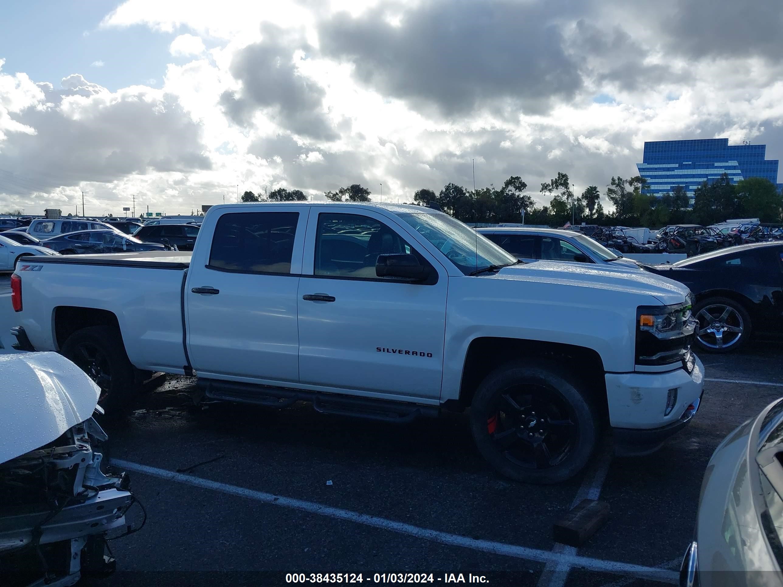 Photo 12 VIN: 3GCUKSEC5JG215249 - CHEVROLET SILVERADO 