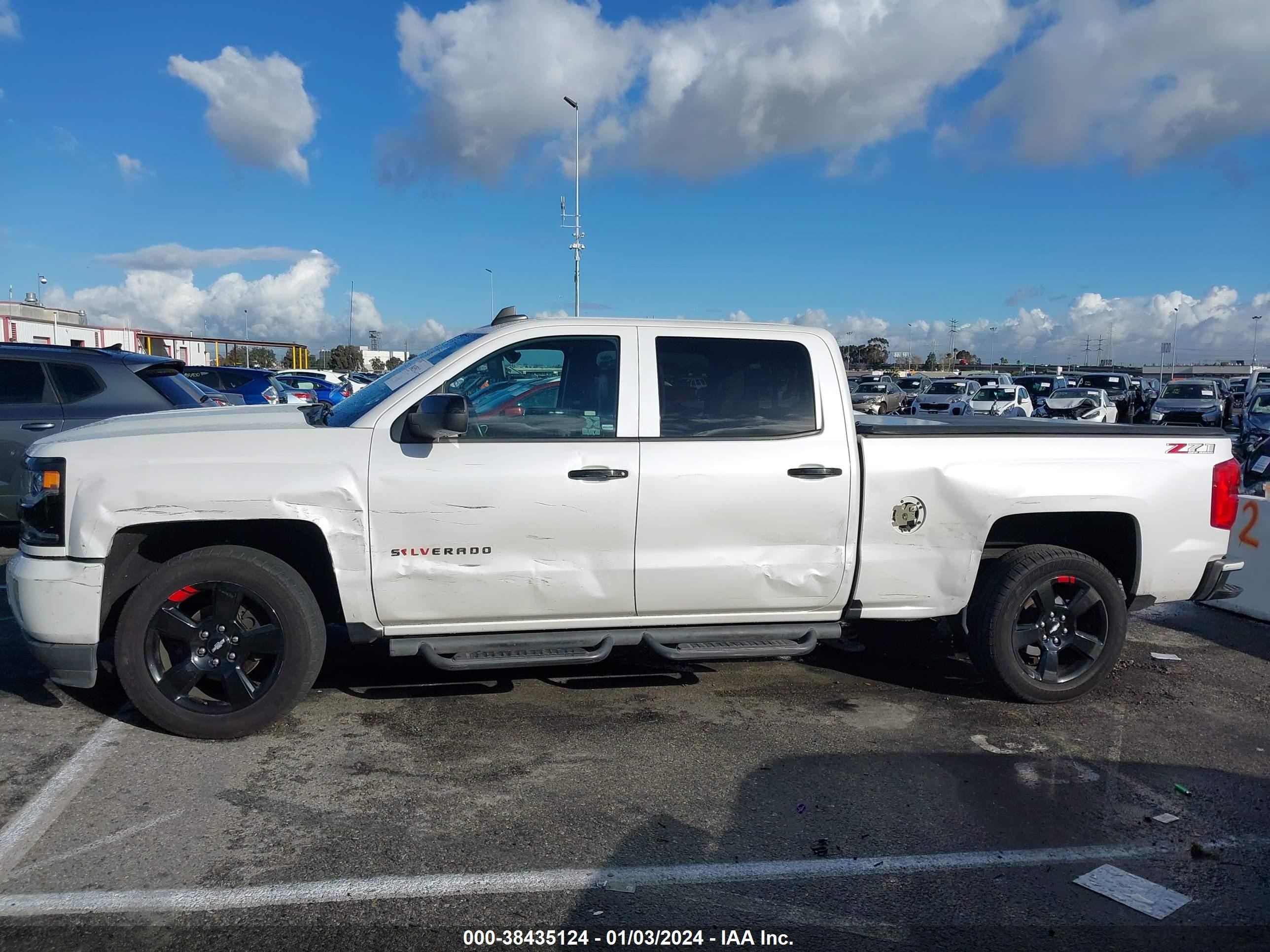 Photo 13 VIN: 3GCUKSEC5JG215249 - CHEVROLET SILVERADO 