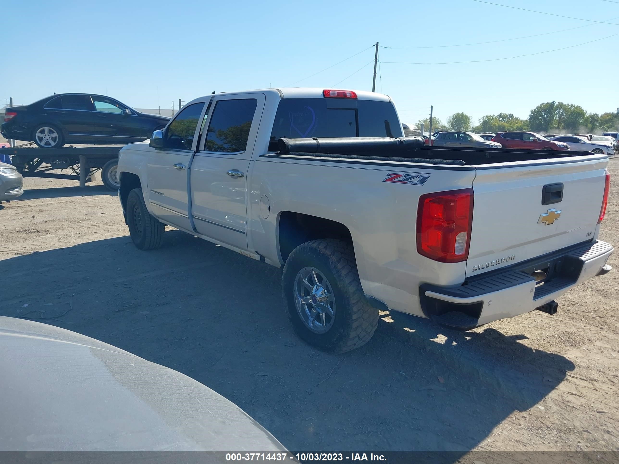 Photo 2 VIN: 3GCUKSEC6GG256398 - CHEVROLET SILVERADO 