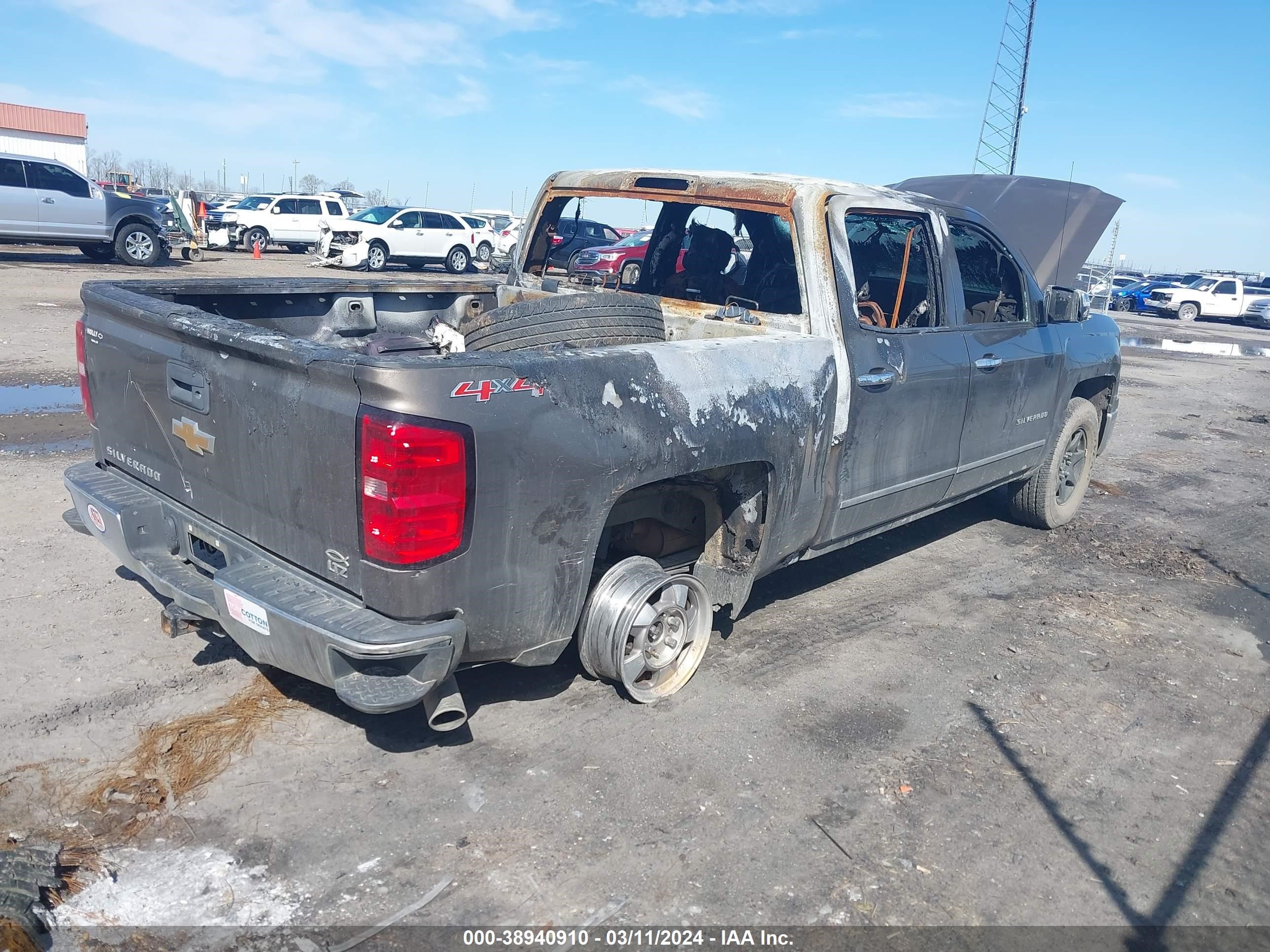 Photo 3 VIN: 3GCUKSEC7EG290704 - CHEVROLET SILVERADO 