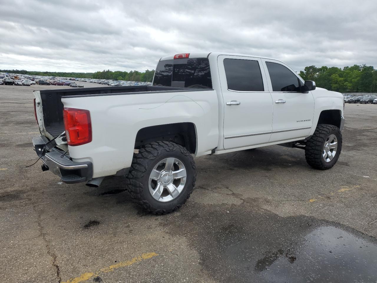 Photo 2 VIN: 3GCUKSEC8JG361080 - CHEVROLET SILVERADO 