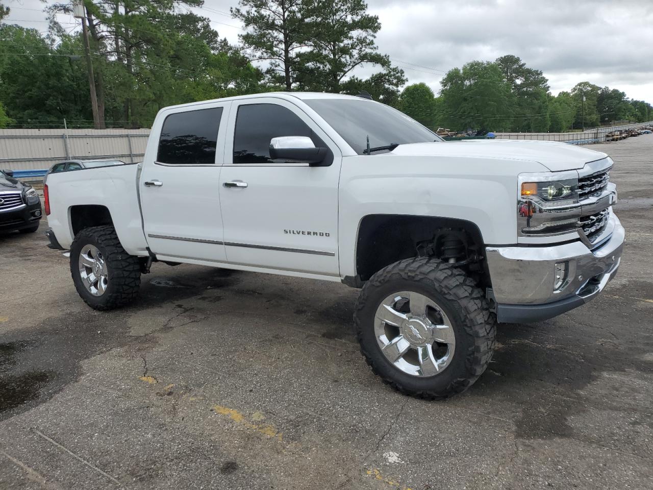 Photo 3 VIN: 3GCUKSEC8JG361080 - CHEVROLET SILVERADO 