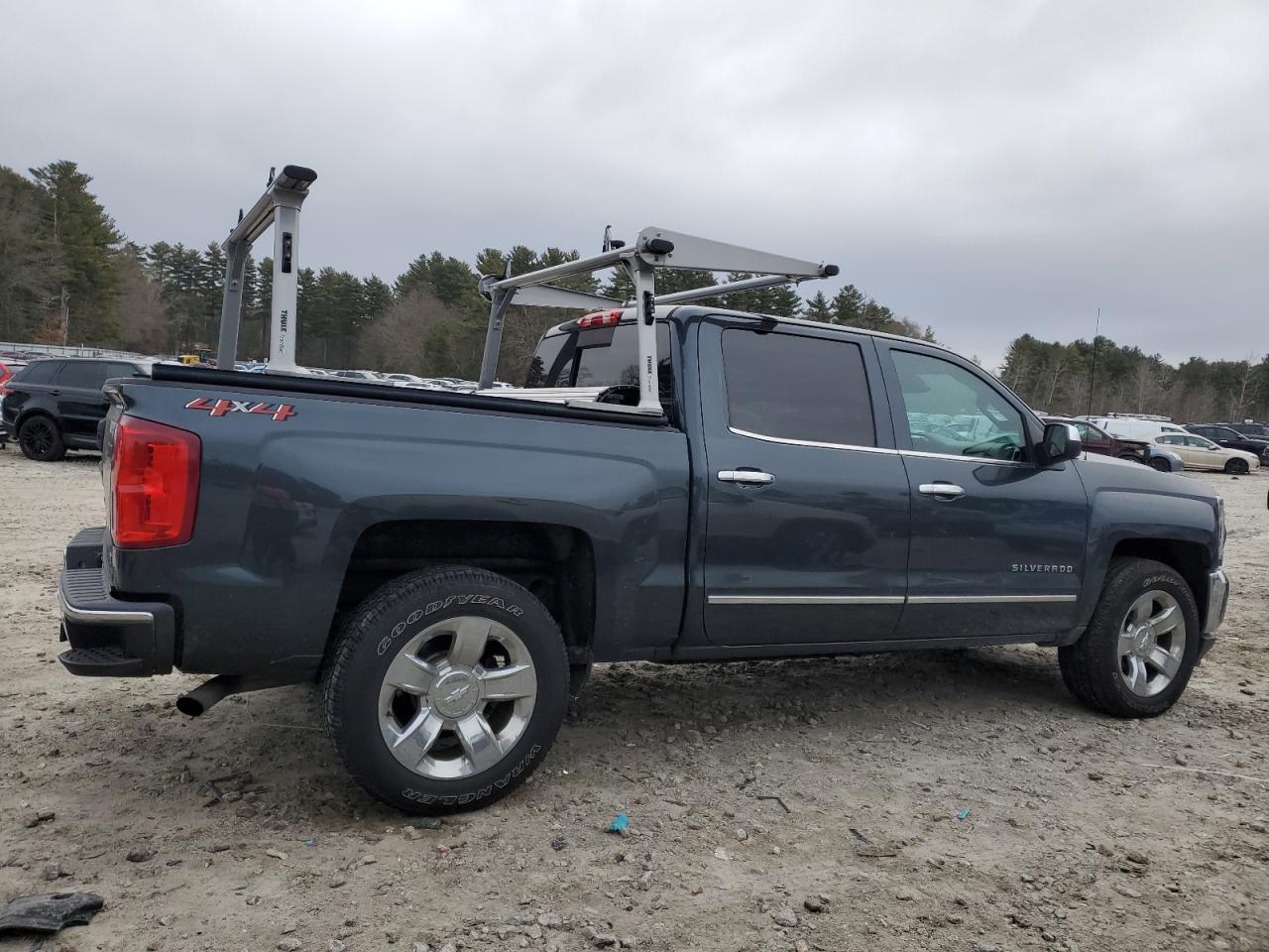 Photo 2 VIN: 3GCUKSEJ1JG379337 - CHEVROLET SILVERADO 