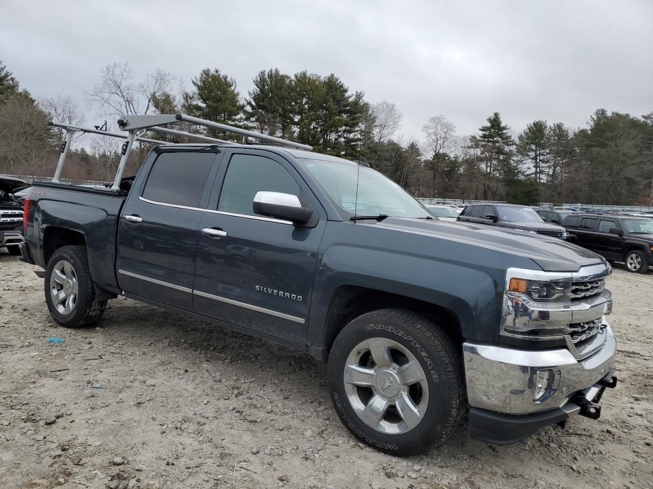 Photo 3 VIN: 3GCUKSEJ1JG379337 - CHEVROLET SILVERADO 