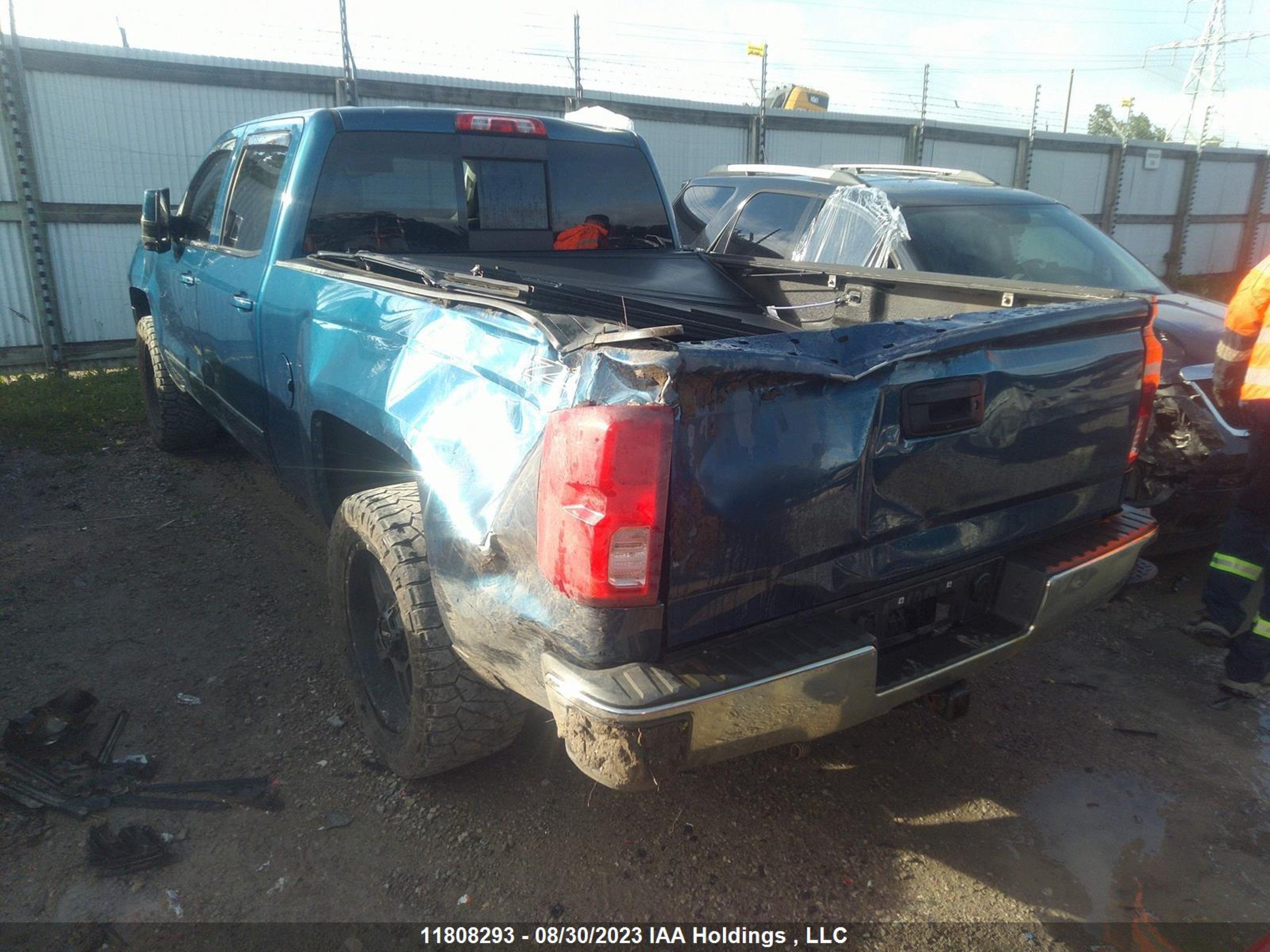 Photo 2 VIN: 3GCUKSEJ2JG397748 - CHEVROLET SILVERADO 