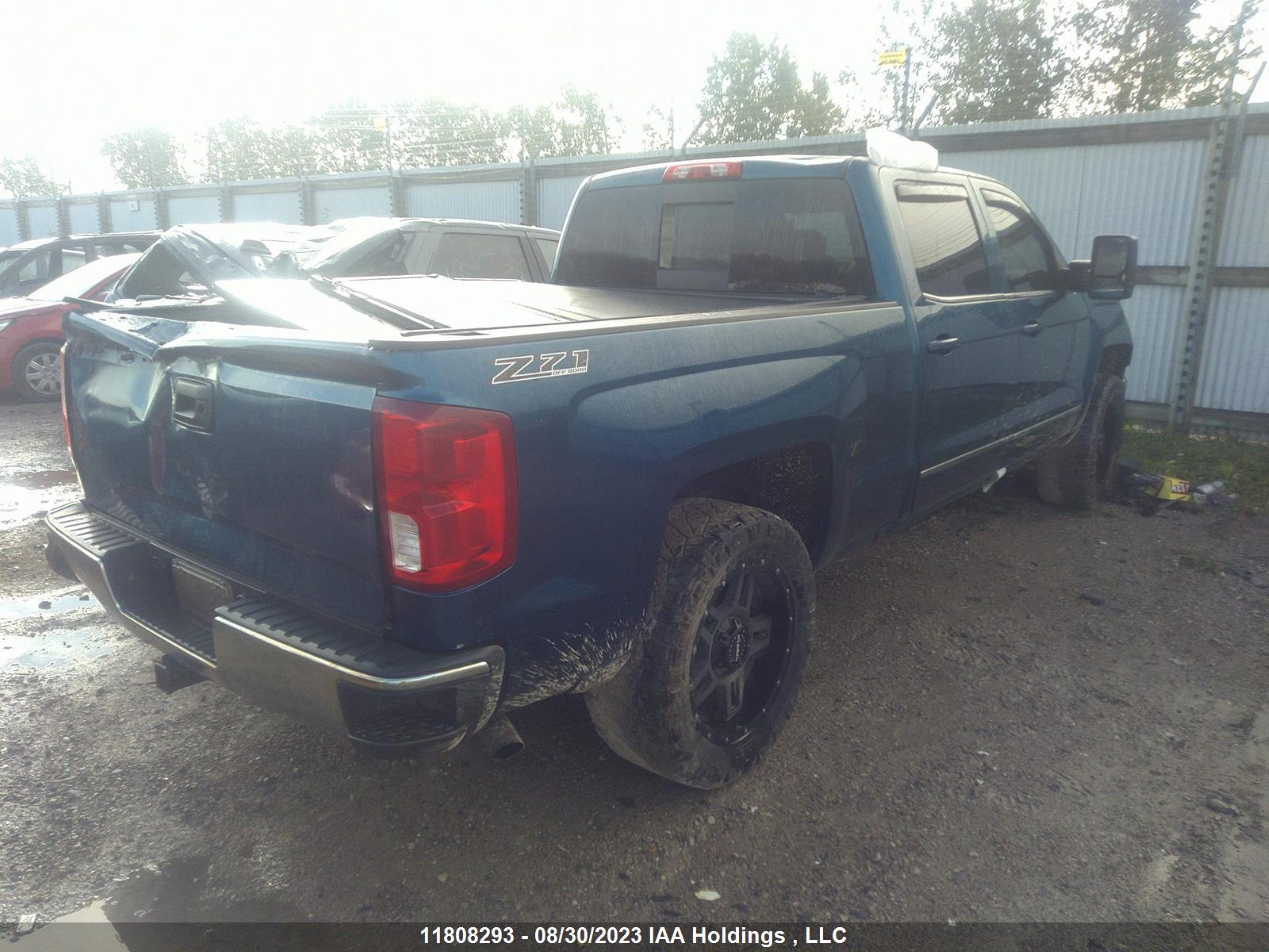 Photo 3 VIN: 3GCUKSEJ2JG397748 - CHEVROLET SILVERADO 