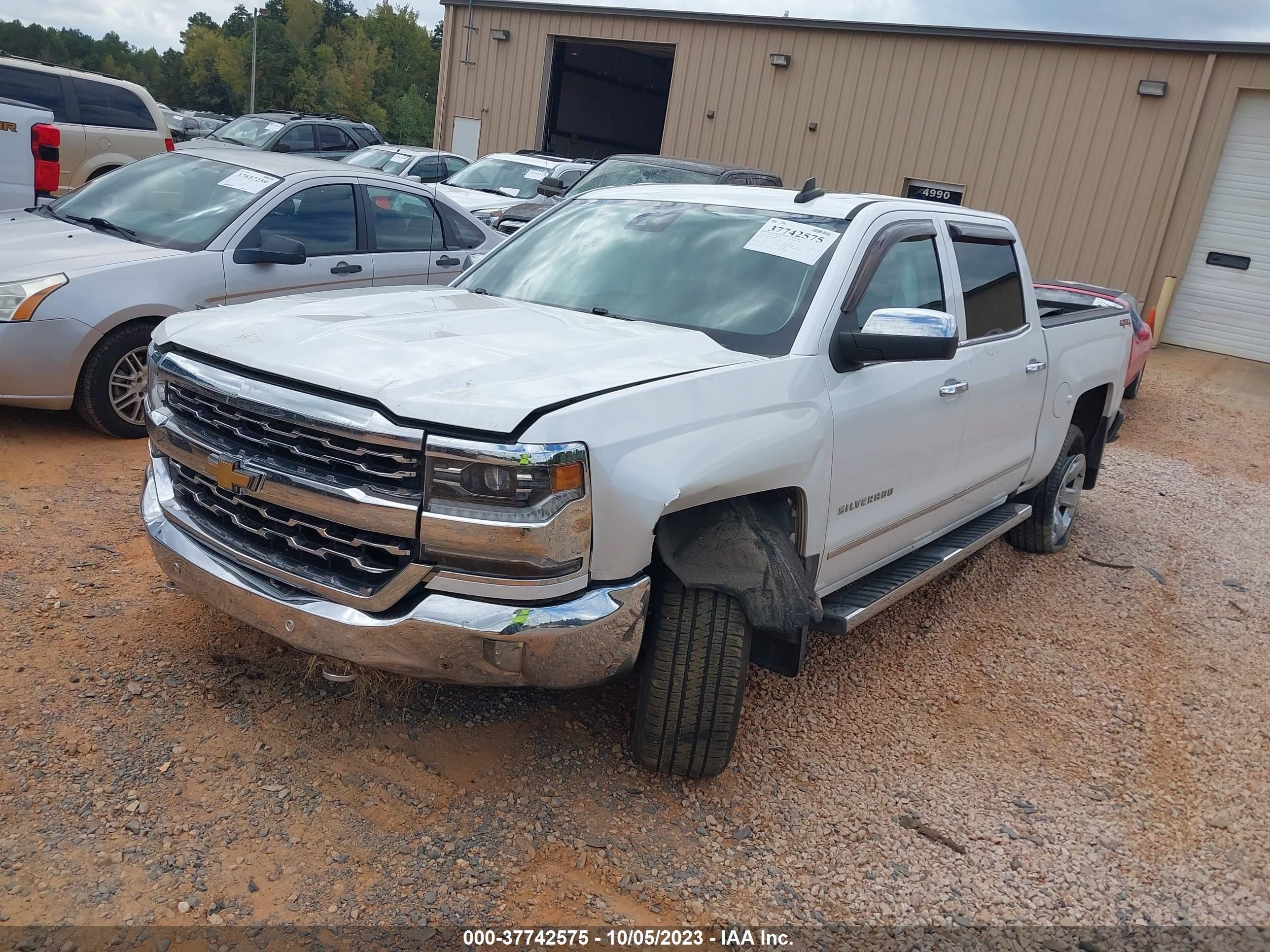 Photo 1 VIN: 3GCUKSEJ2JG629443 - CHEVROLET SILVERADO 