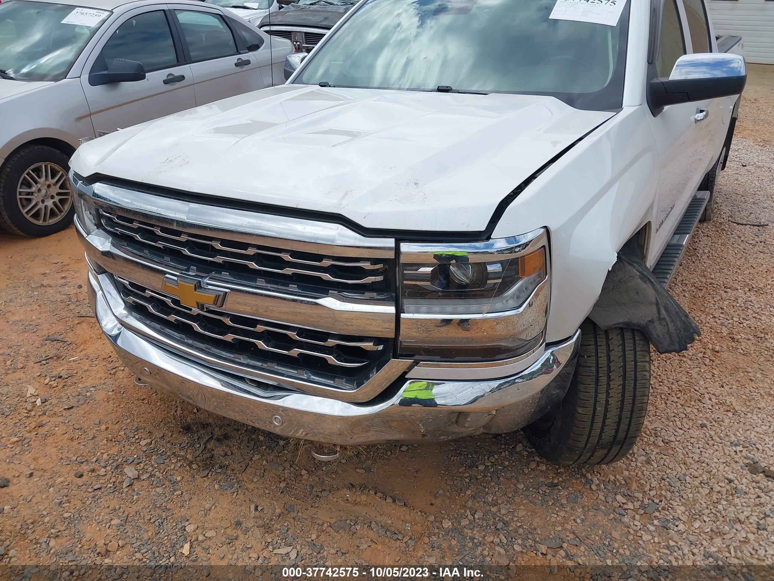 Photo 5 VIN: 3GCUKSEJ2JG629443 - CHEVROLET SILVERADO 