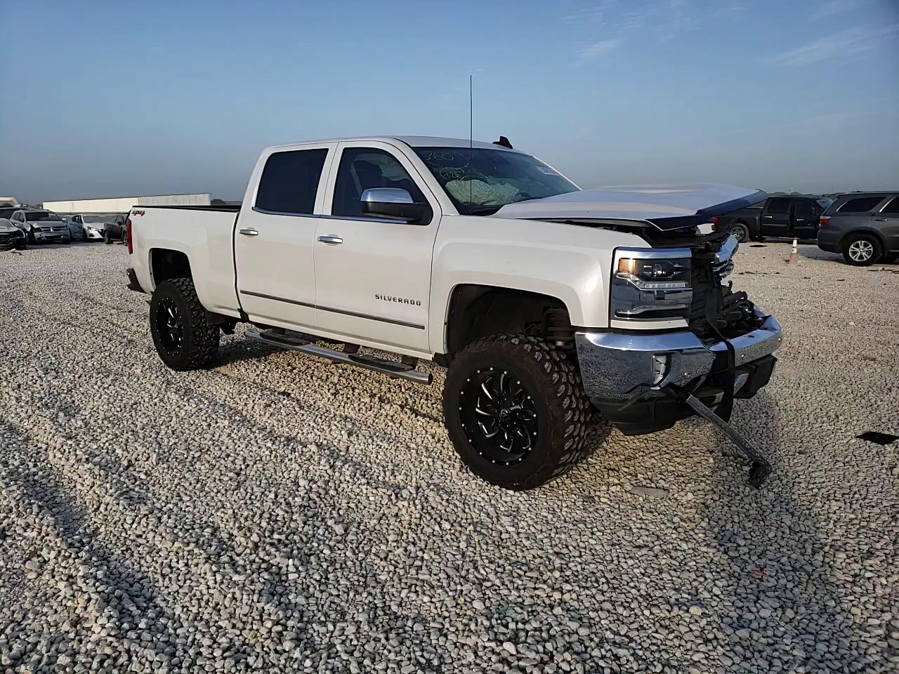 Photo 10 VIN: 3GCUKSEJ5JG227898 - CHEVROLET SILVERADO 