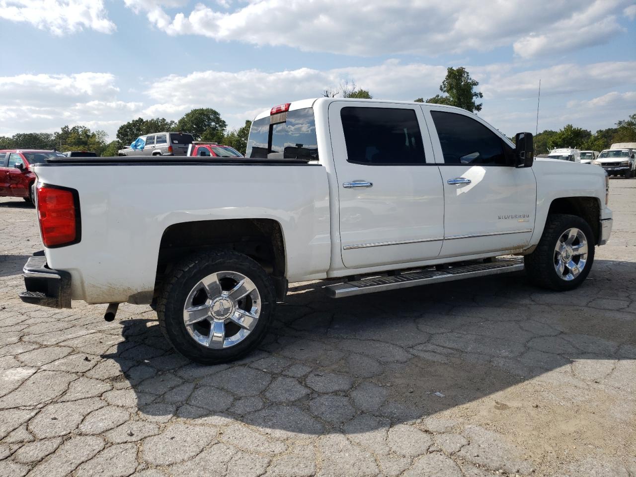 Photo 2 VIN: 3GCUKSEJ6EG441353 - CHEVROLET SILVERADO 