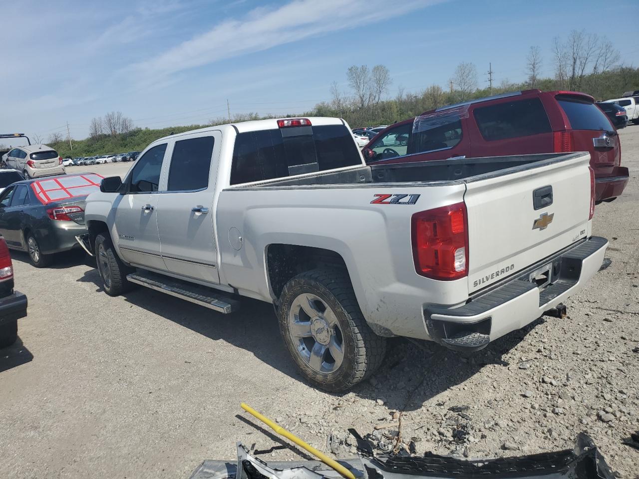 Photo 1 VIN: 3GCUKSEJ6JG130581 - CHEVROLET SILVERADO 