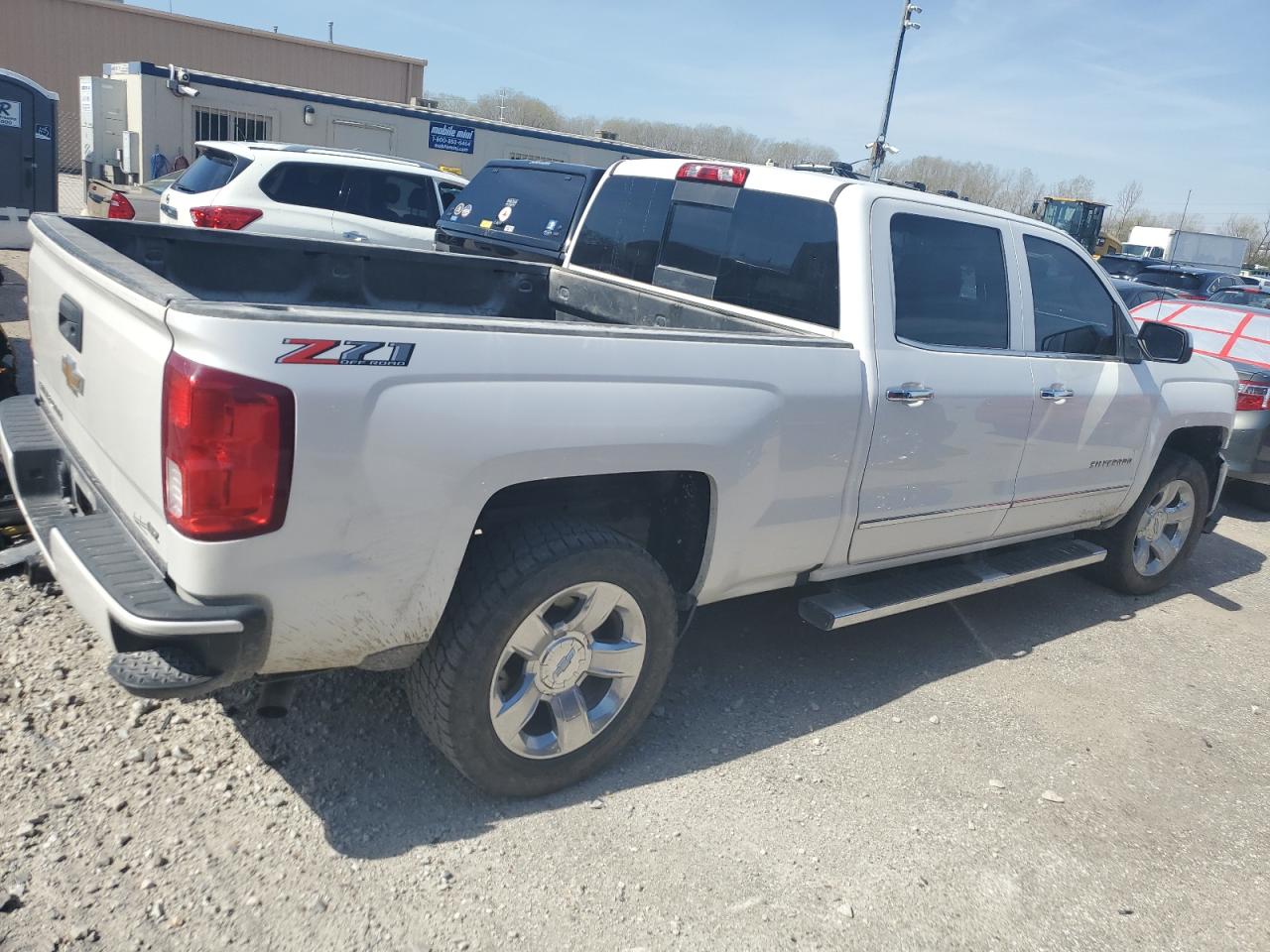 Photo 2 VIN: 3GCUKSEJ6JG130581 - CHEVROLET SILVERADO 